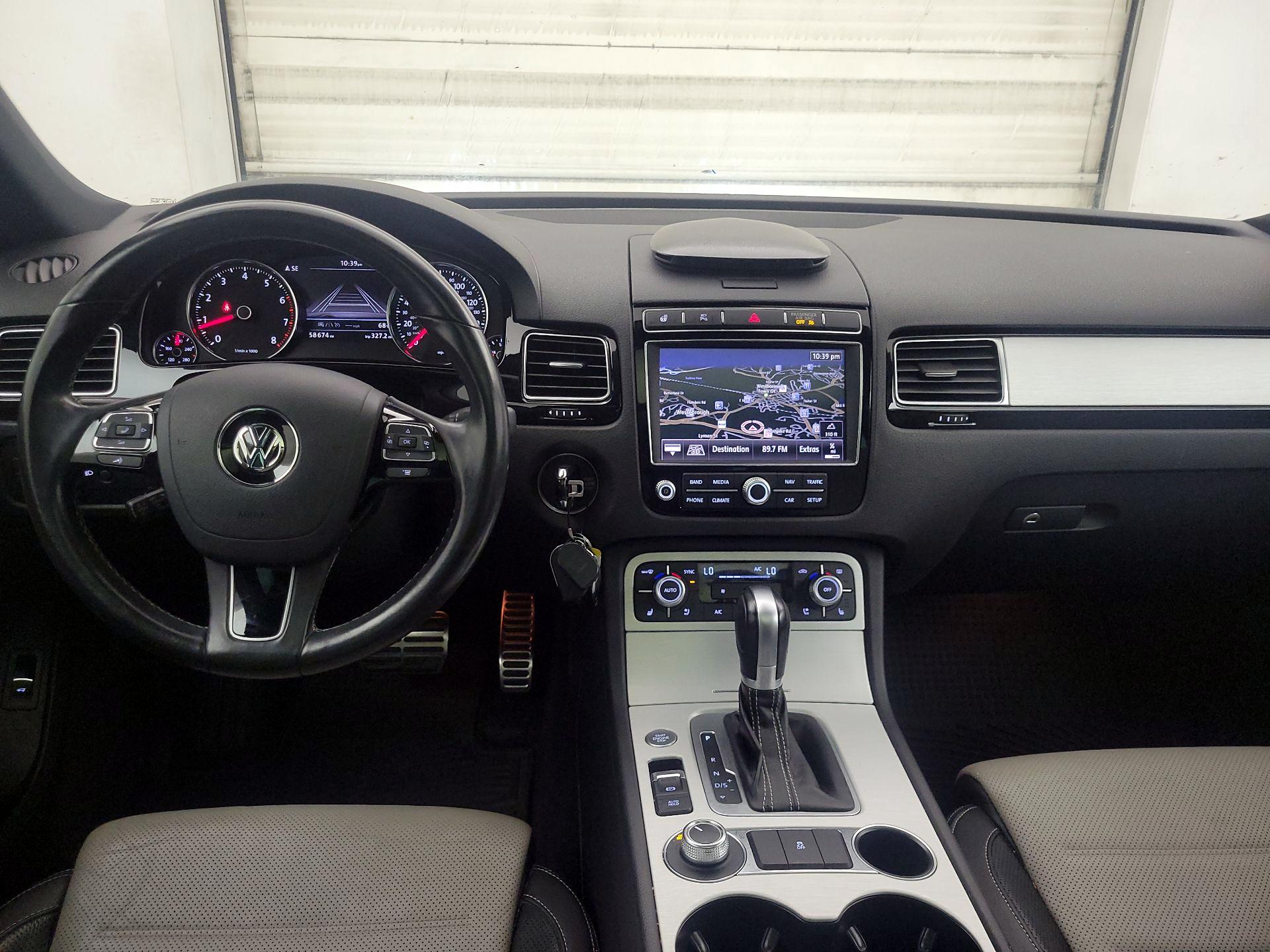 Thumbnail: 2017 Volkswagen Touareg - 9