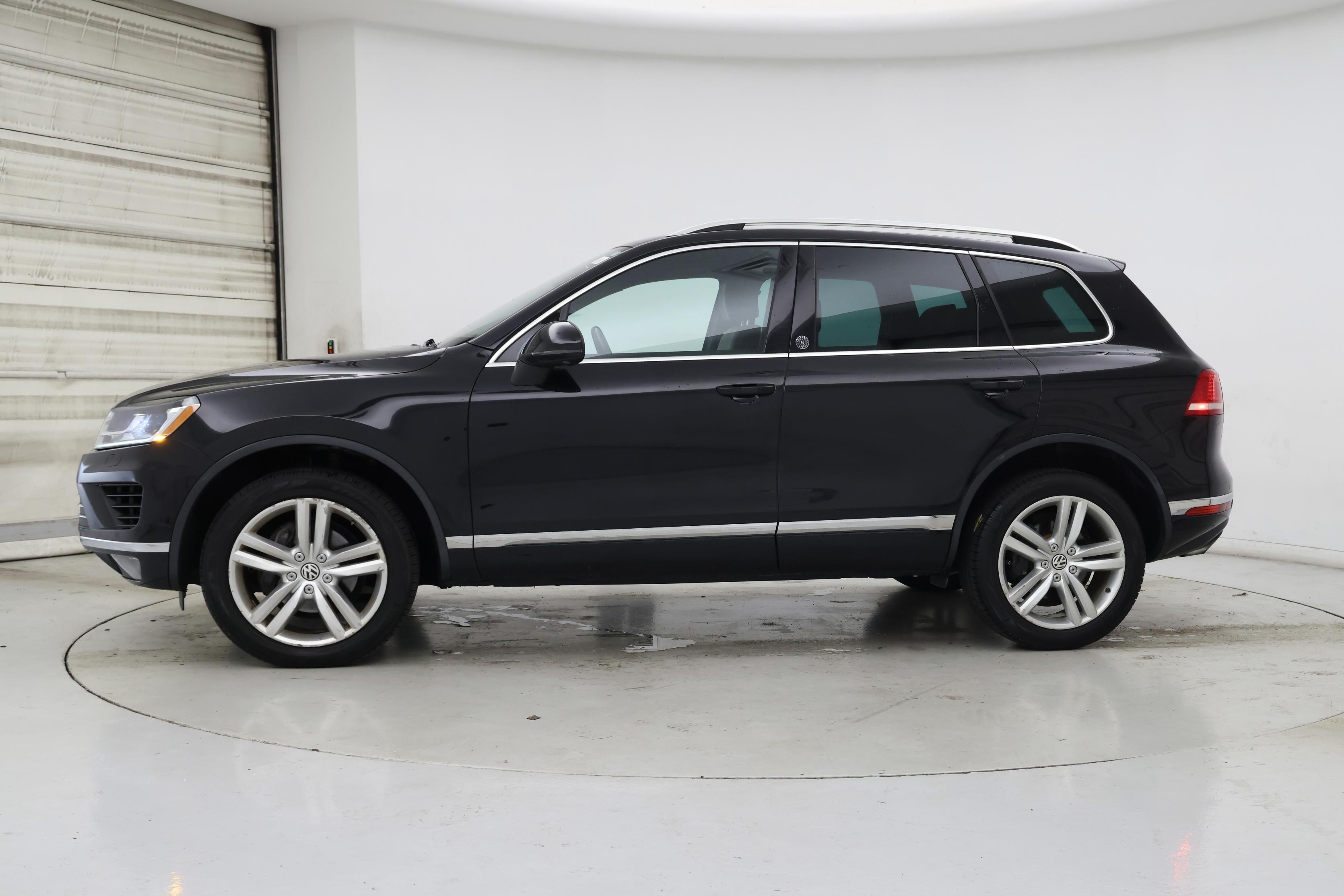 Thumbnail: 2017 Volkswagen Touareg - 3