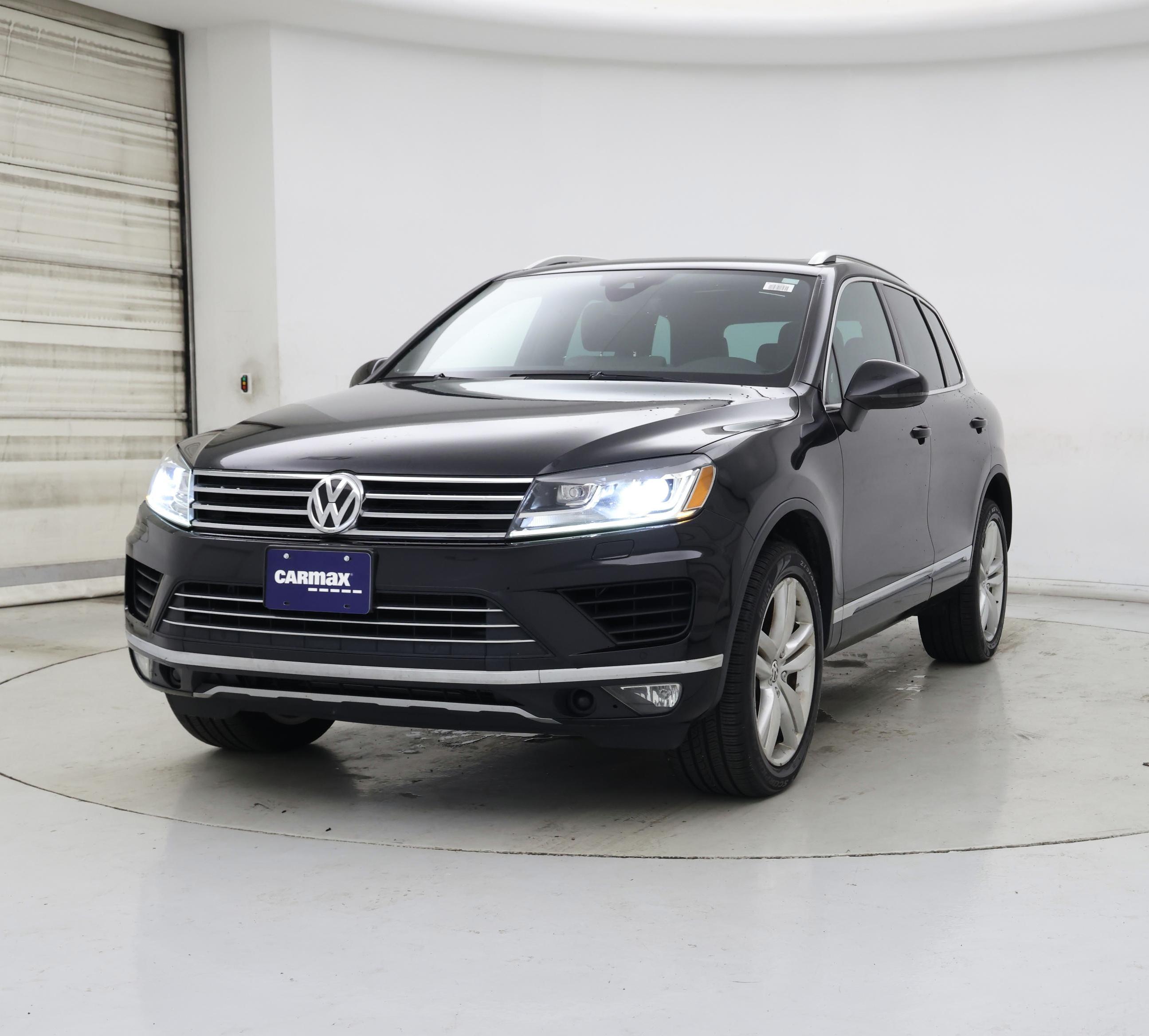 Thumbnail: 2017 Volkswagen Touareg - 4