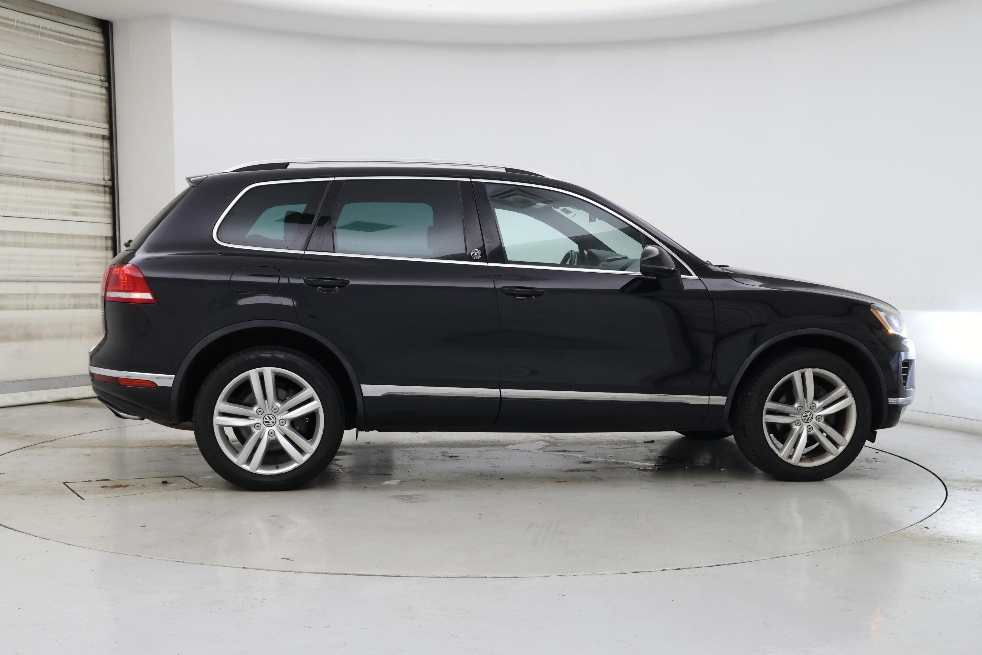 Thumbnail: 2017 Volkswagen Touareg - 7