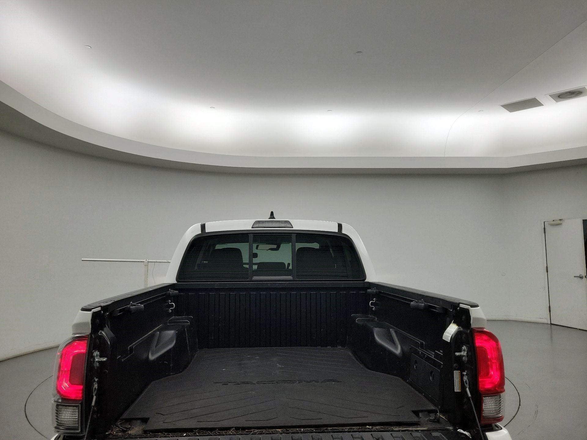 Thumbnail: 2022 Toyota Tacoma - 18