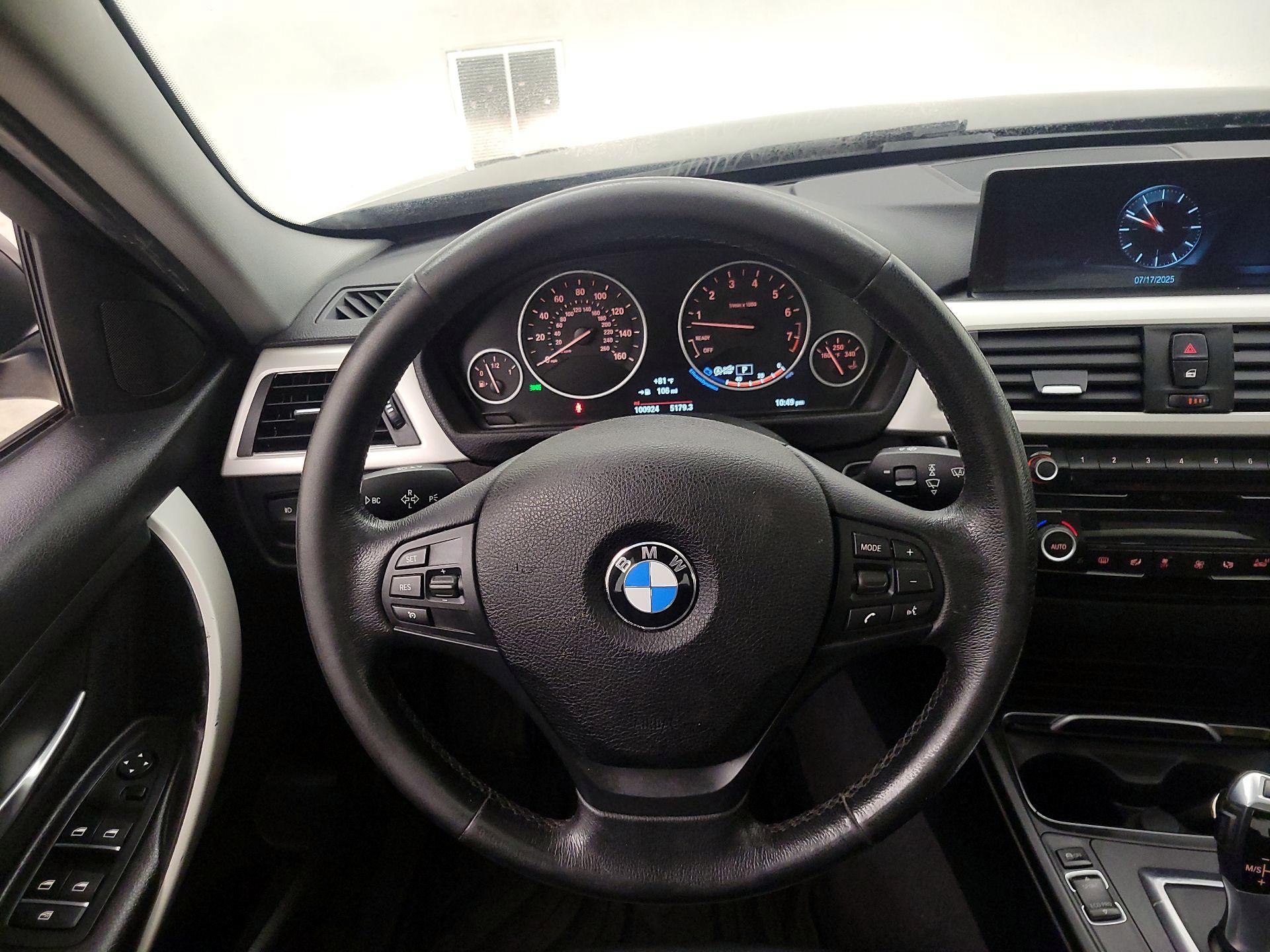 Thumbnail: 2017 BMW 3 Series - 10