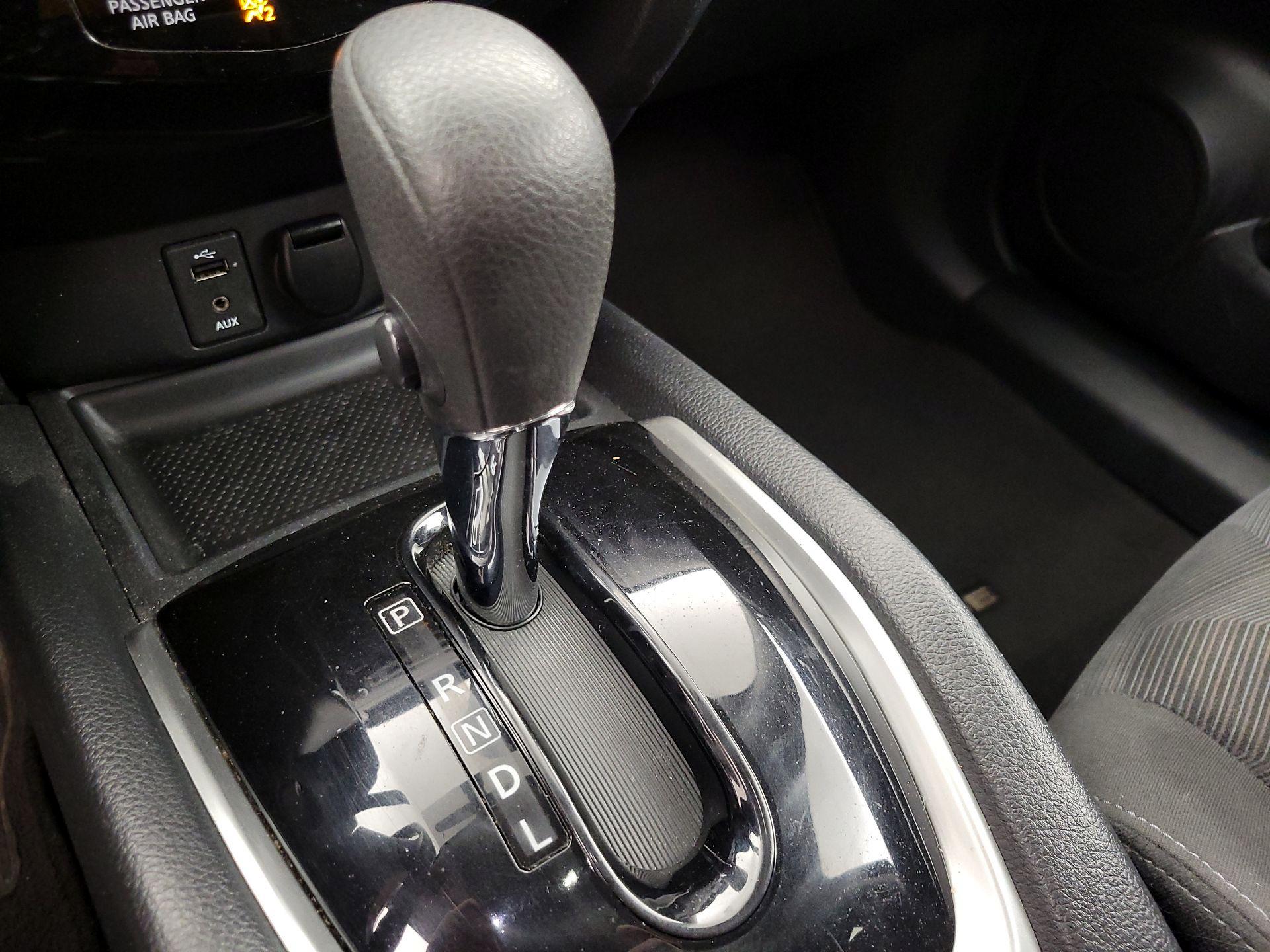 Thumbnail: 2016 Nissan Rogue - 17