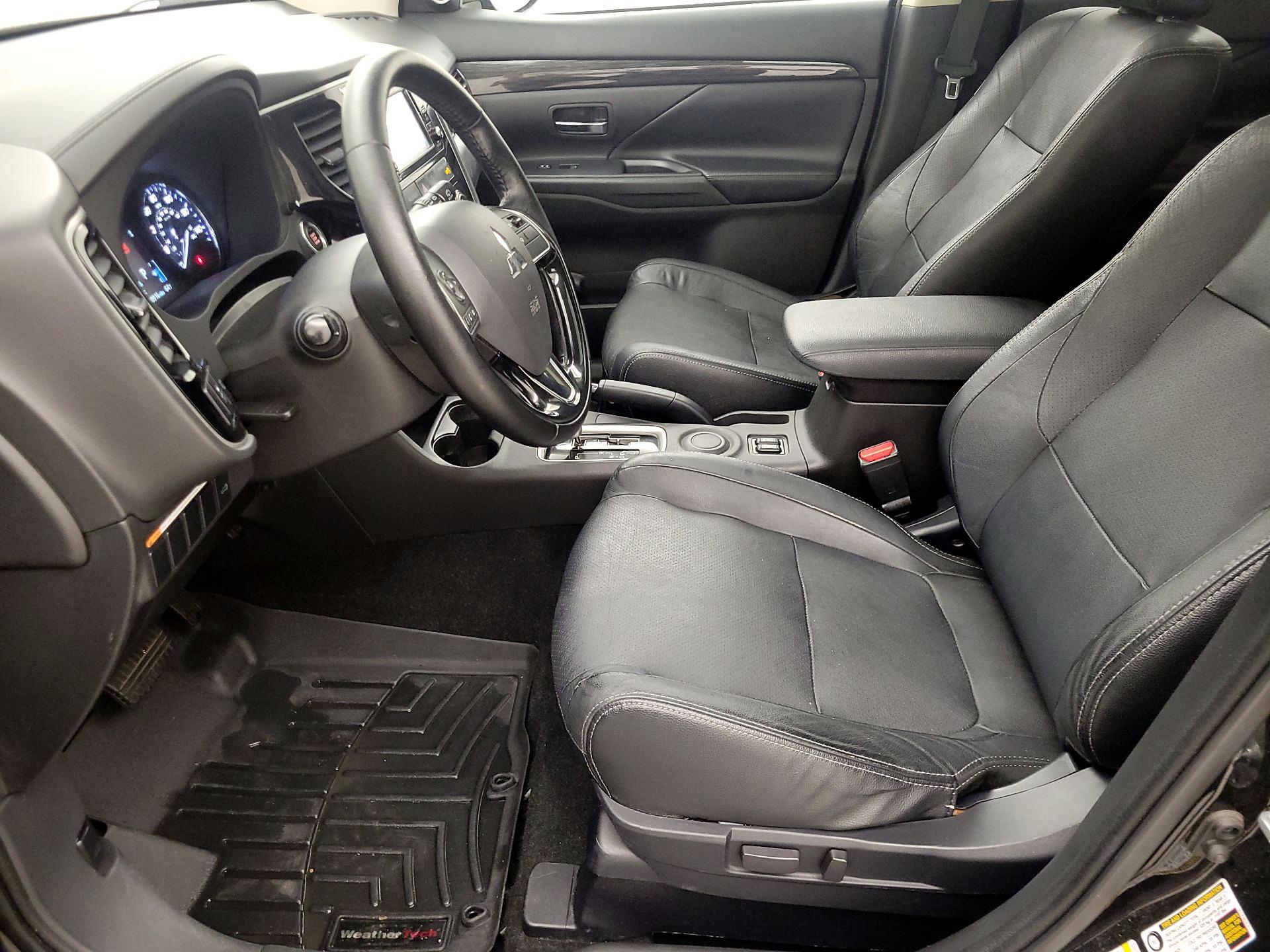 Thumbnail: 2016 Mitsubishi Outlander - 9