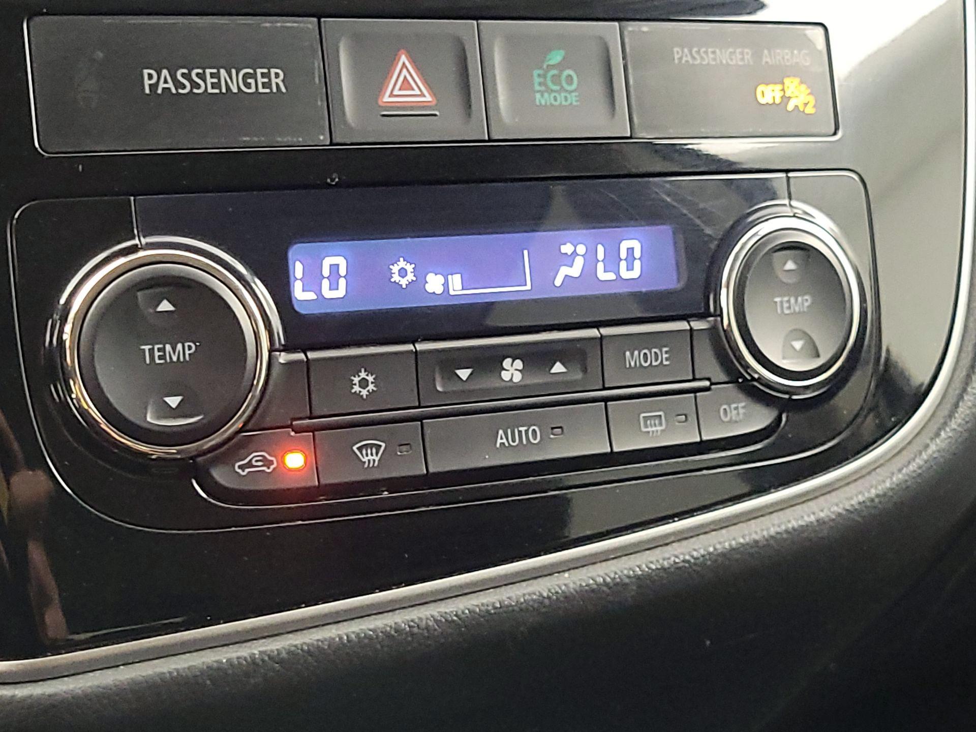 Thumbnail: 2016 Mitsubishi Outlander - 14