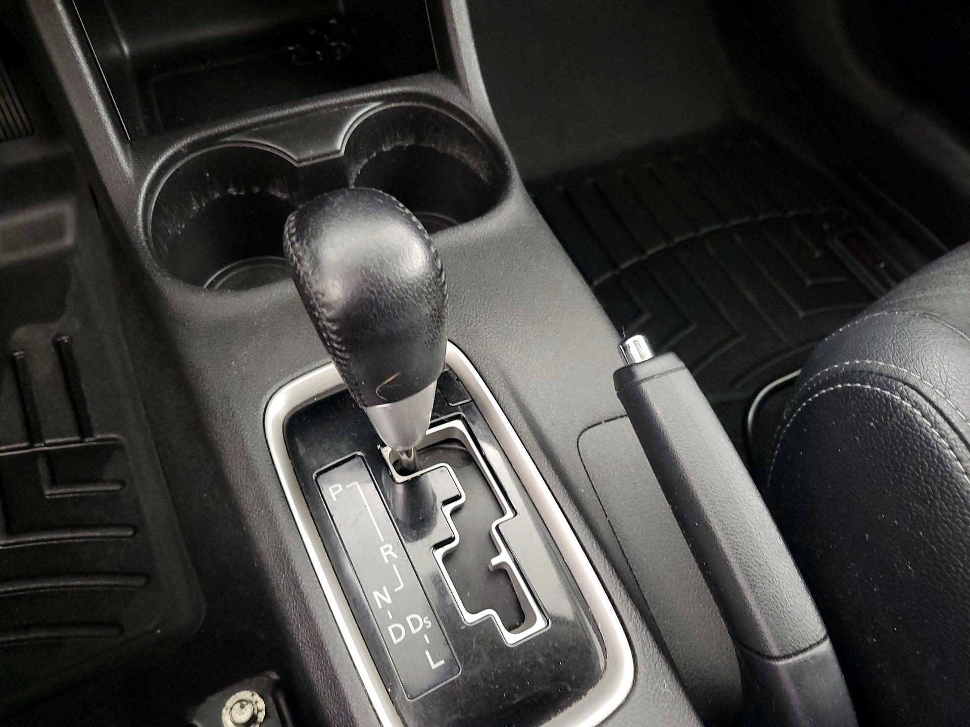Thumbnail: 2016 Mitsubishi Outlander - 15