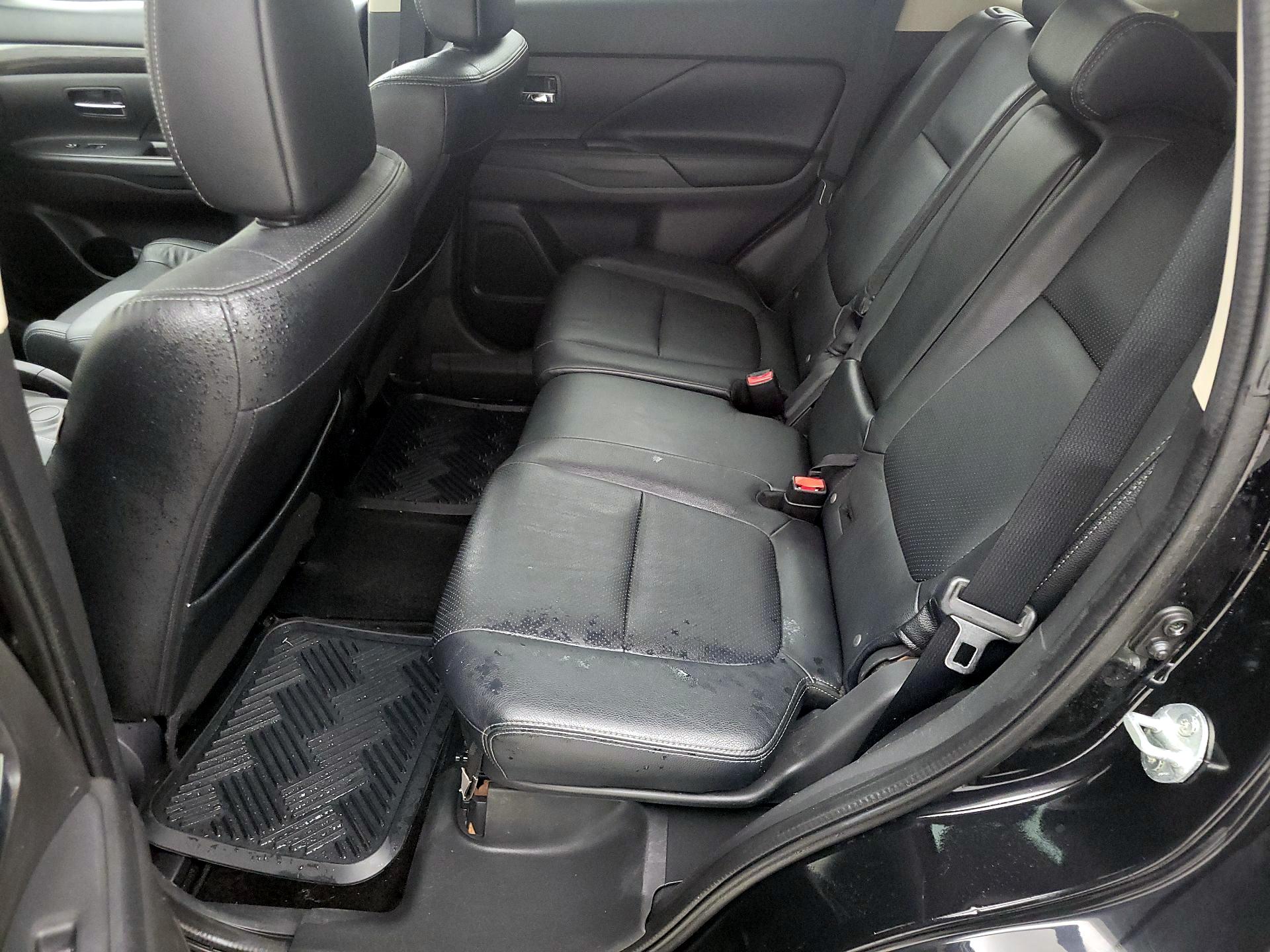 Thumbnail: 2016 Mitsubishi Outlander - 18