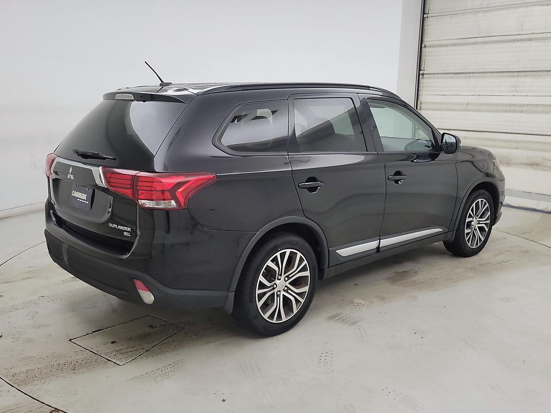 Thumbnail: 2016 Mitsubishi Outlander - 5