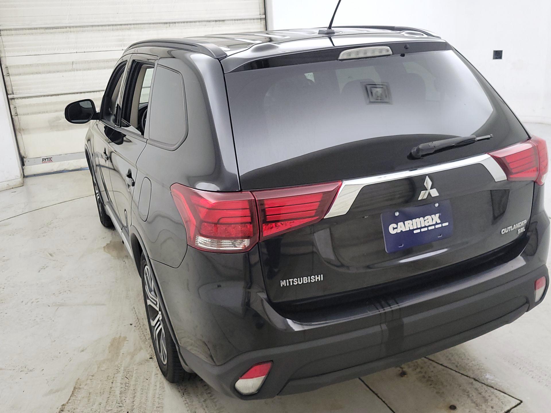 Thumbnail: 2016 Mitsubishi Outlander - 7