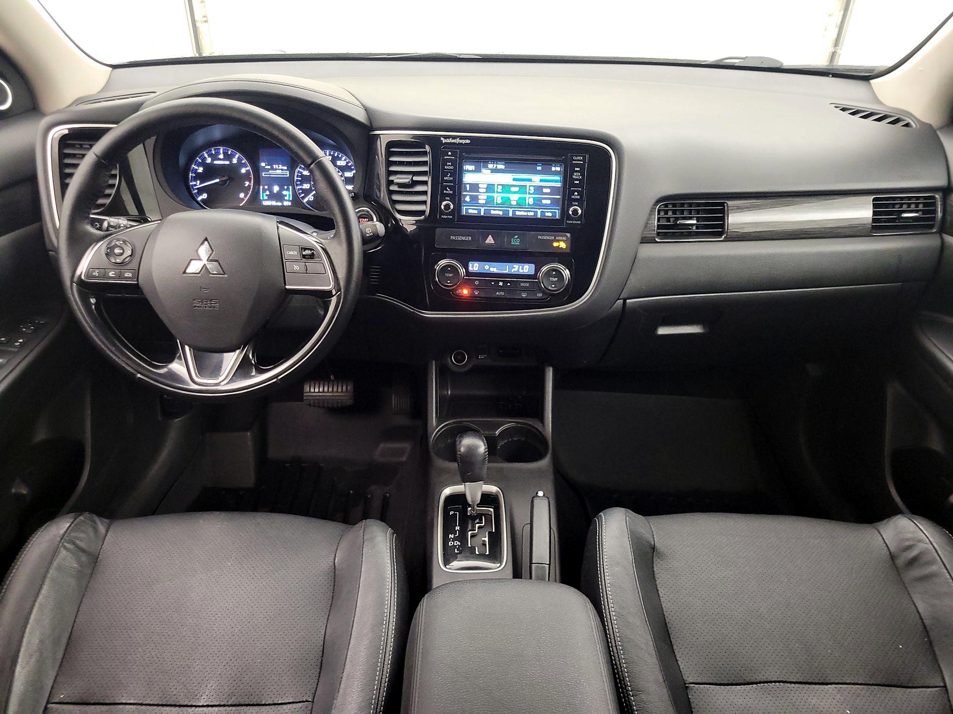Thumbnail: 2016 Mitsubishi Outlander - 8