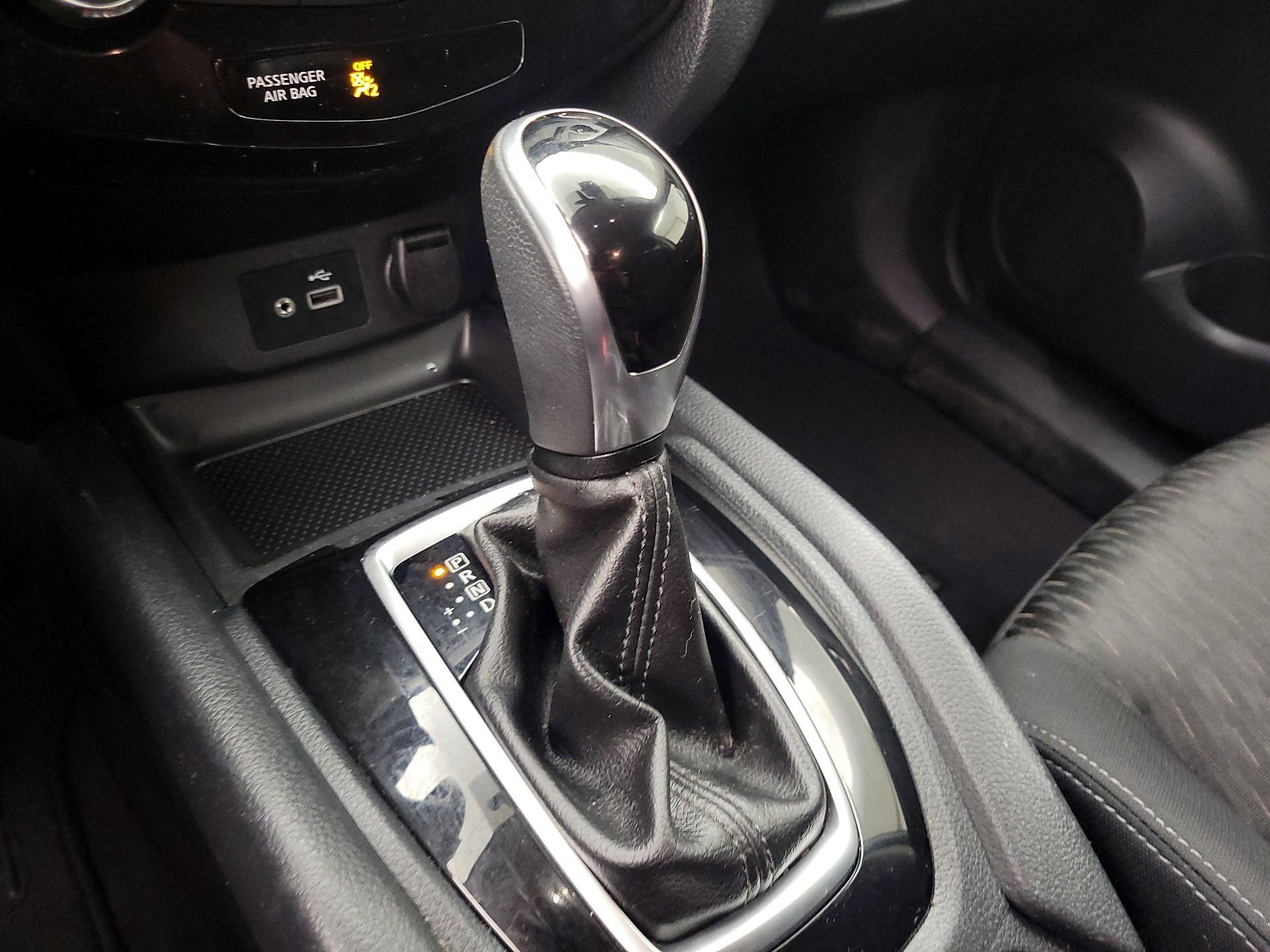 Thumbnail: 2019 Nissan Rogue - 17
