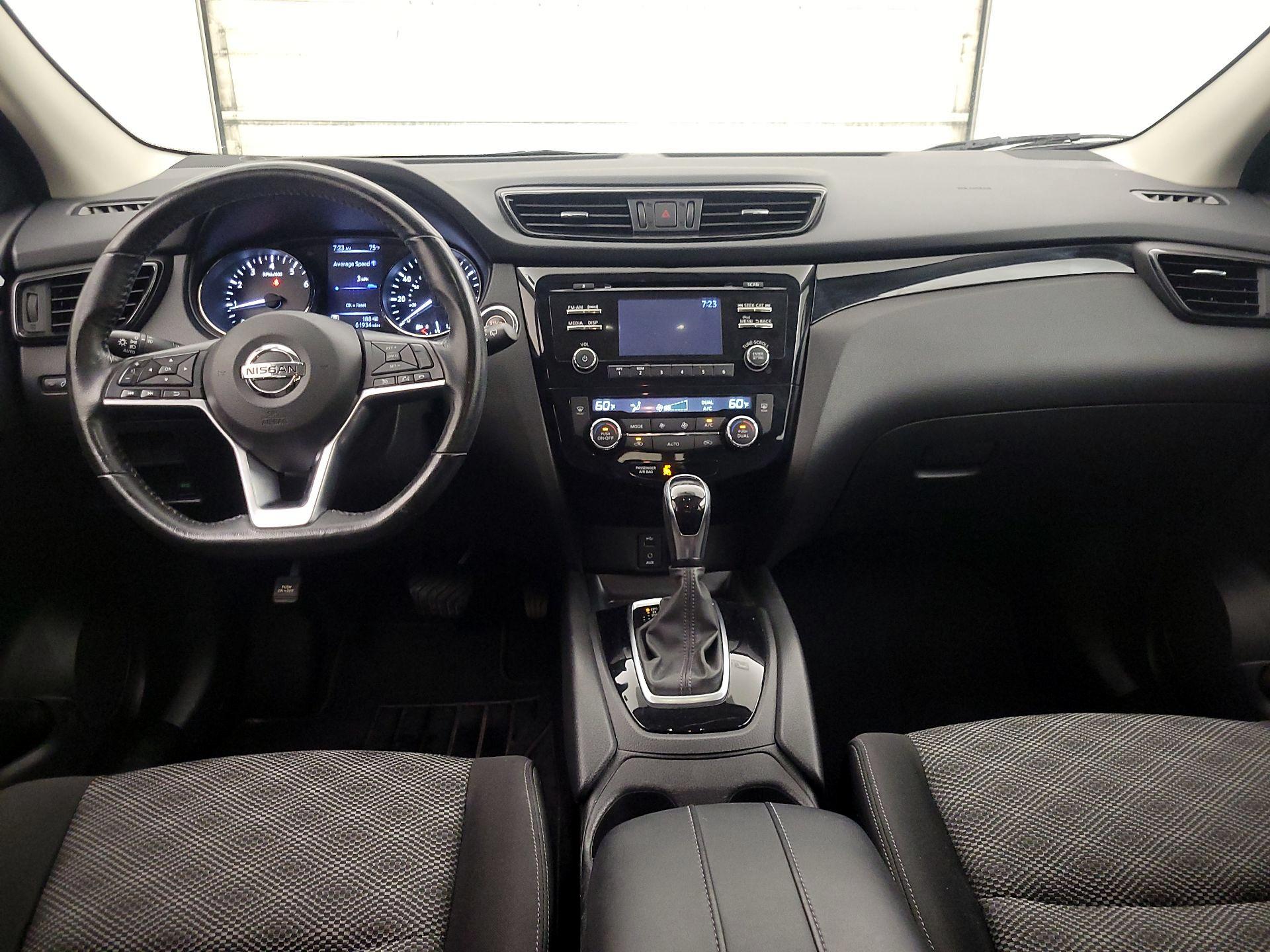 Thumbnail: 2017 Nissan Rogue Sport - 9