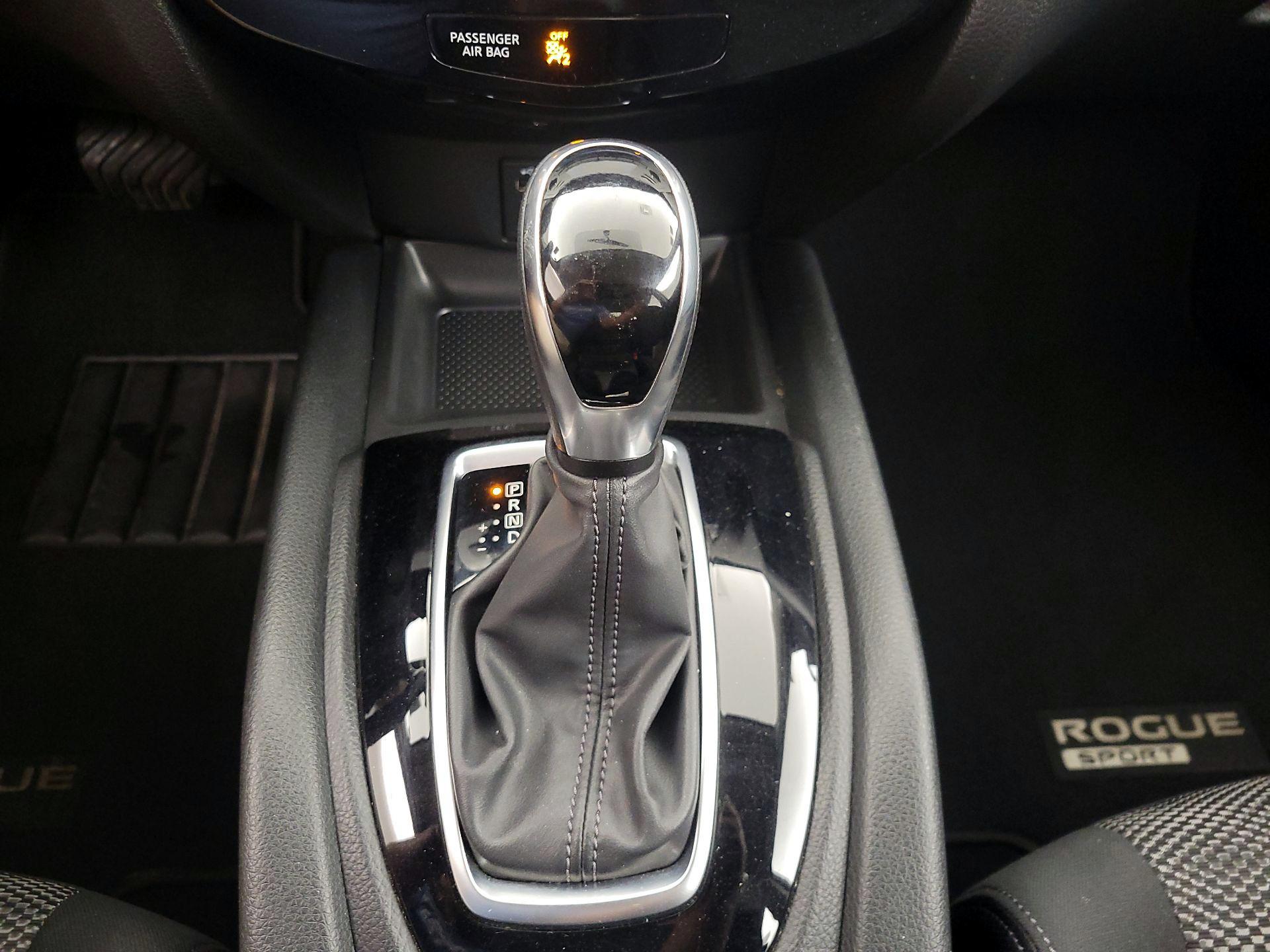 Thumbnail: 2017 Nissan Rogue Sport - 17