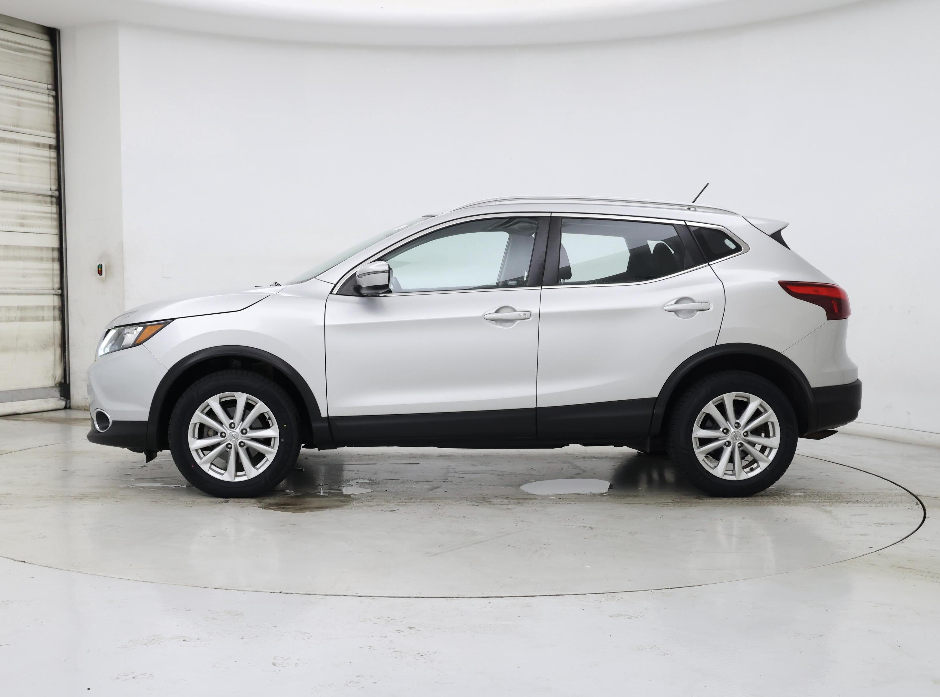 Thumbnail: 2017 Nissan Rogue Sport - 3