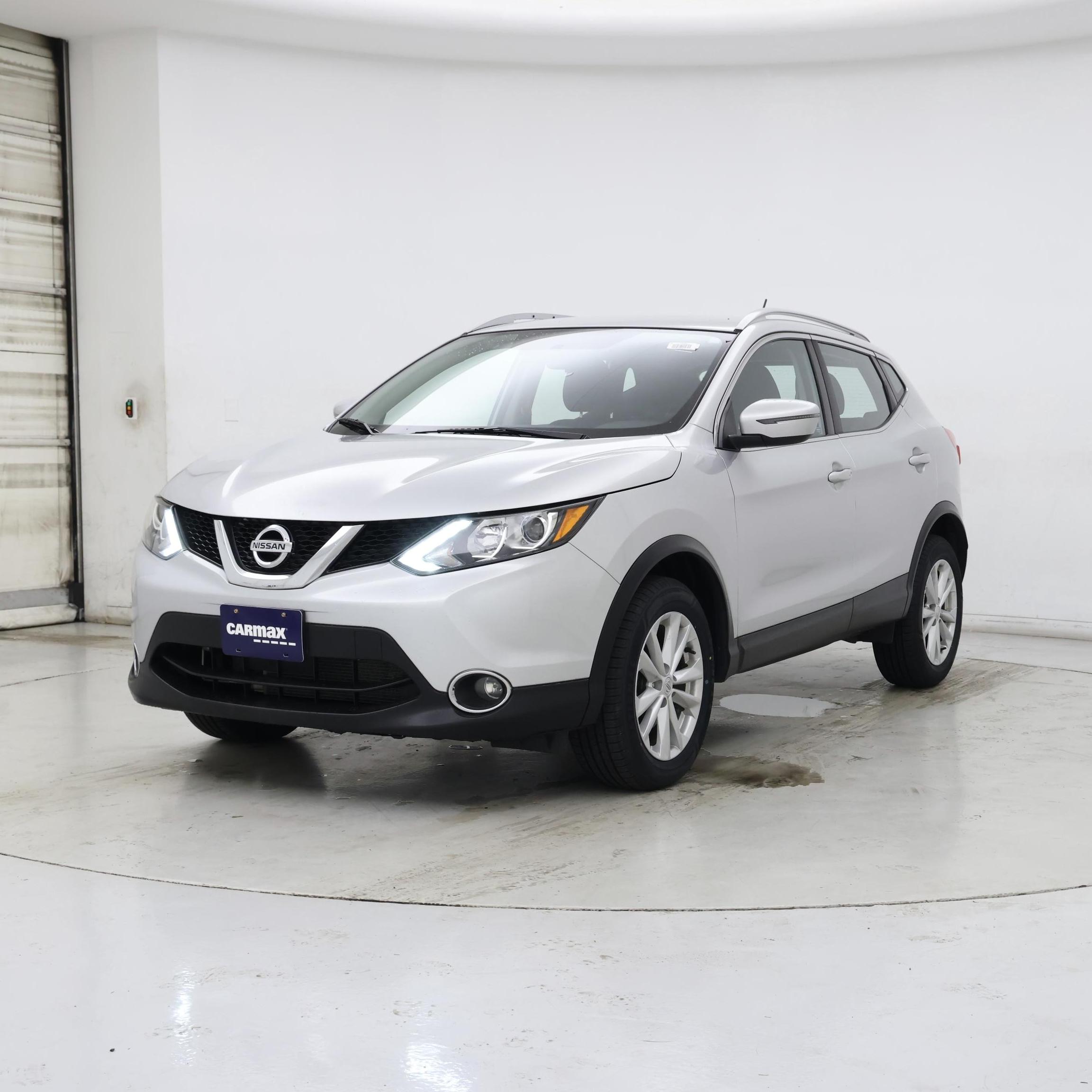Thumbnail: 2017 Nissan Rogue Sport - 4