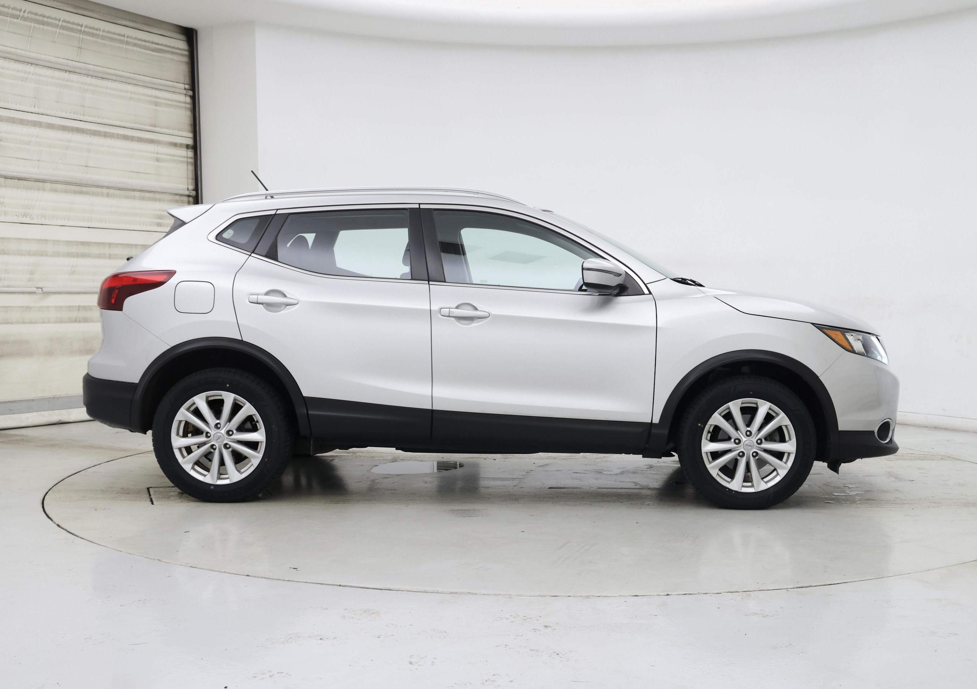 Thumbnail: 2017 Nissan Rogue Sport - 7