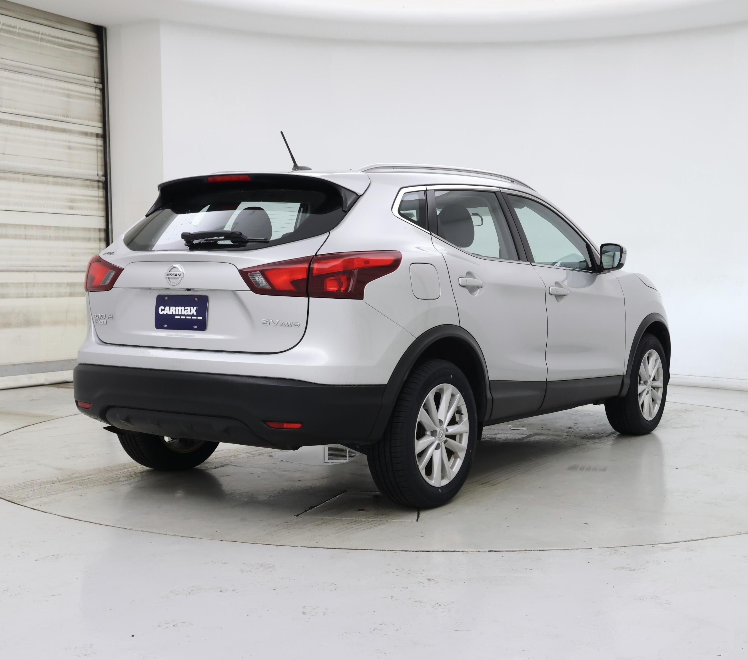 Thumbnail: 2017 Nissan Rogue Sport - 8