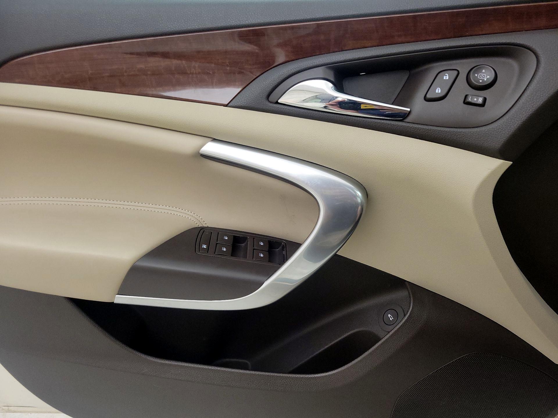 Thumbnail: 2015 Buick Regal - 12