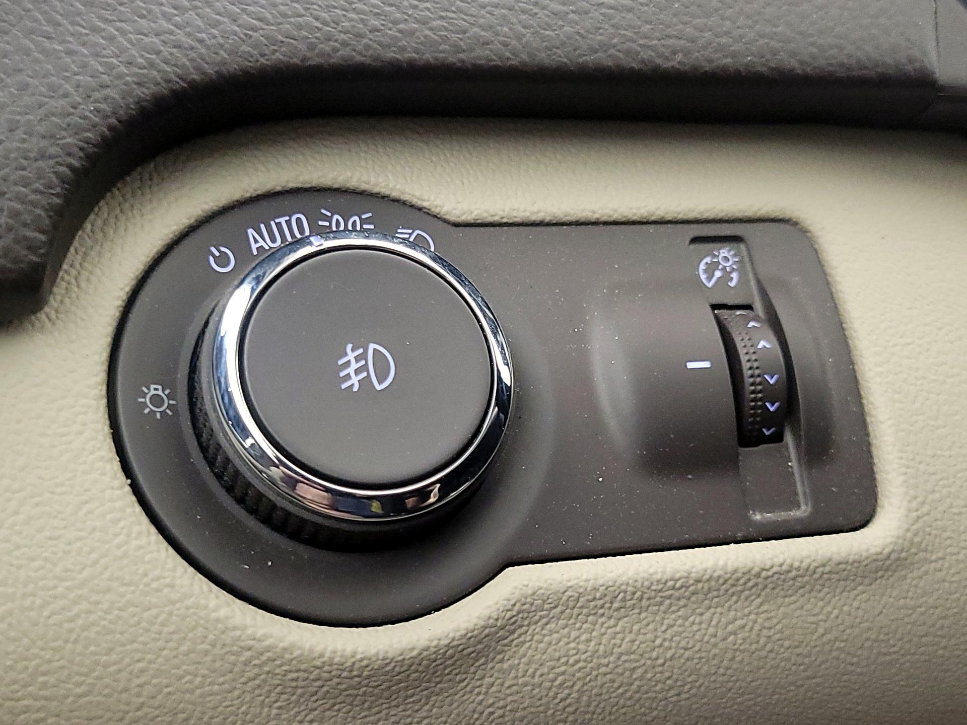 Thumbnail: 2015 Buick Regal - 13