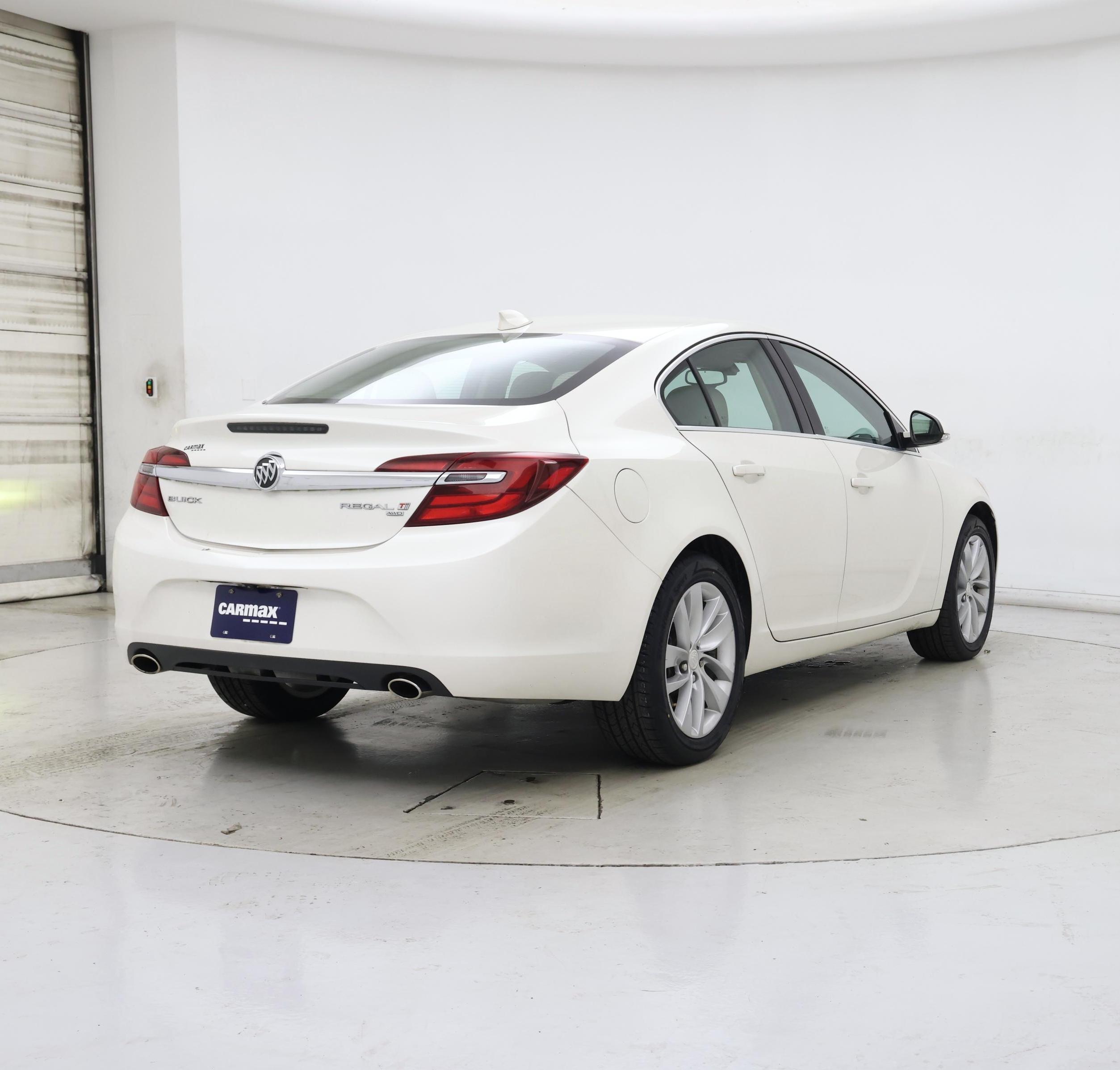 Thumbnail: 2015 Buick Regal - 8