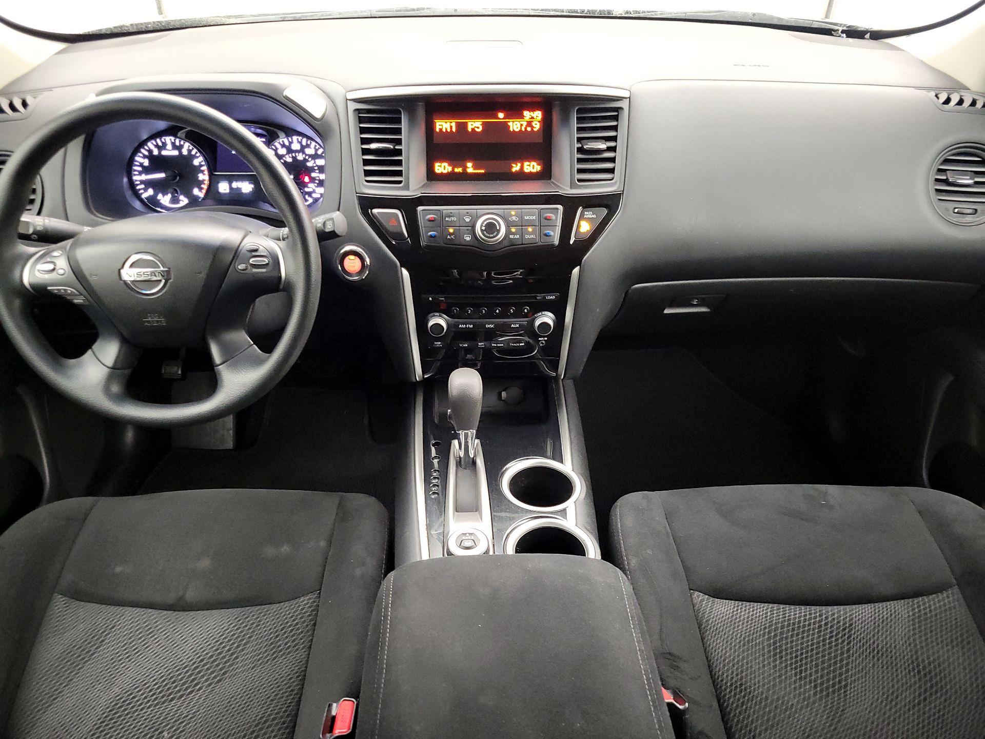 Thumbnail: 2015 Nissan Pathfinder - 9