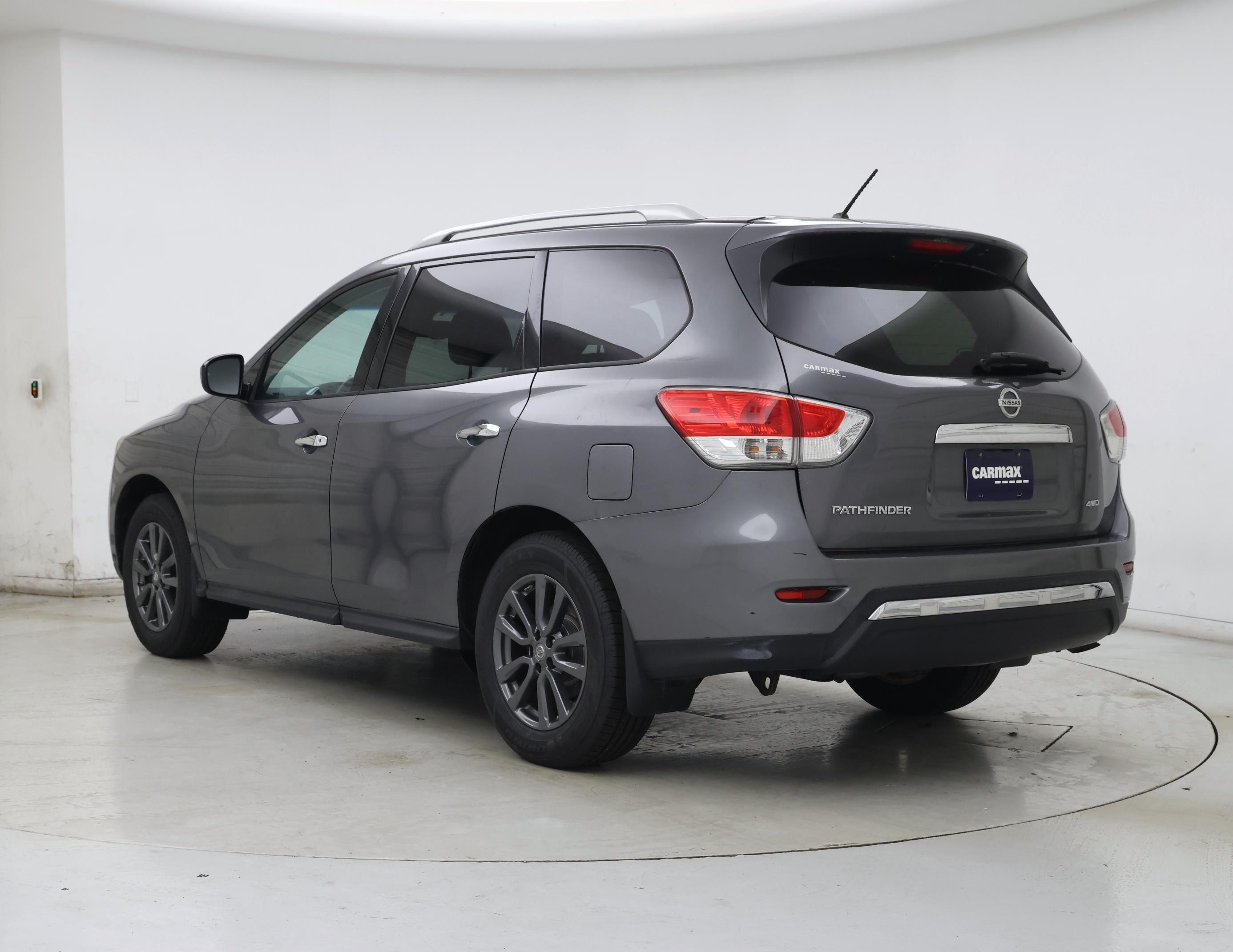 Thumbnail: 2015 Nissan Pathfinder - 2