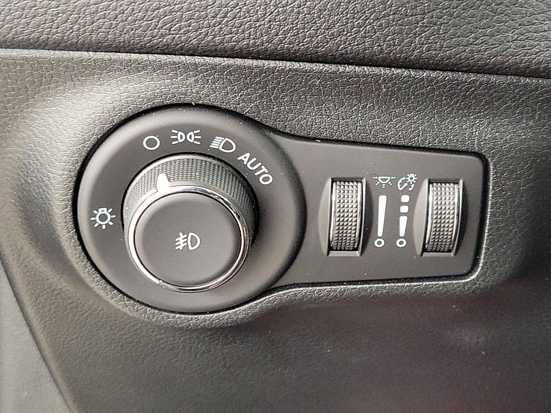 Thumbnail: 2021 Jeep Compass - 13