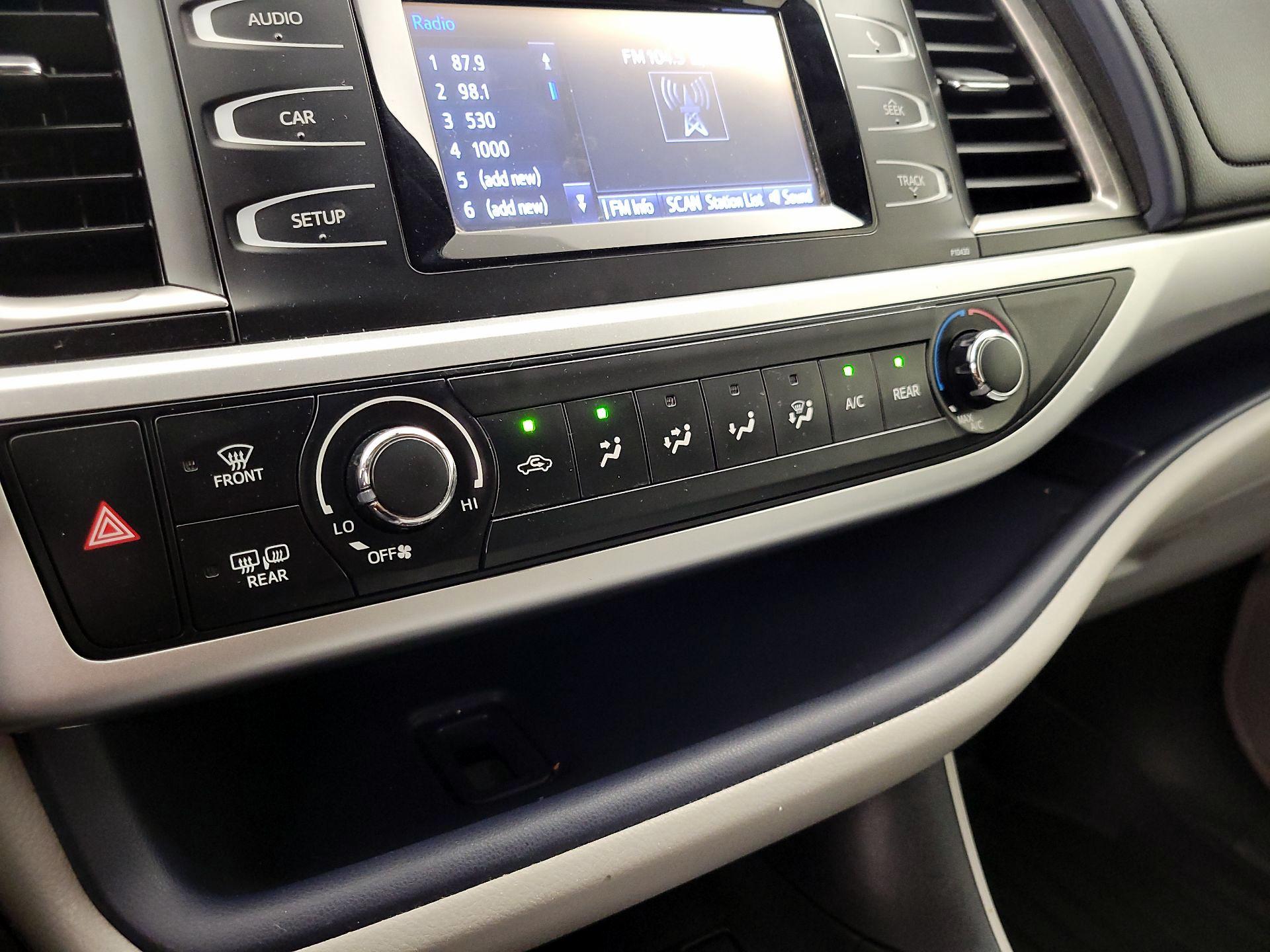 Thumbnail: 2014 Toyota Highlander - 16
