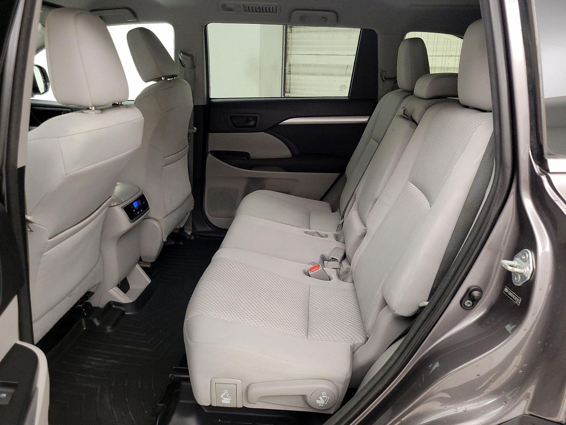 Thumbnail: 2014 Toyota Highlander - 19
