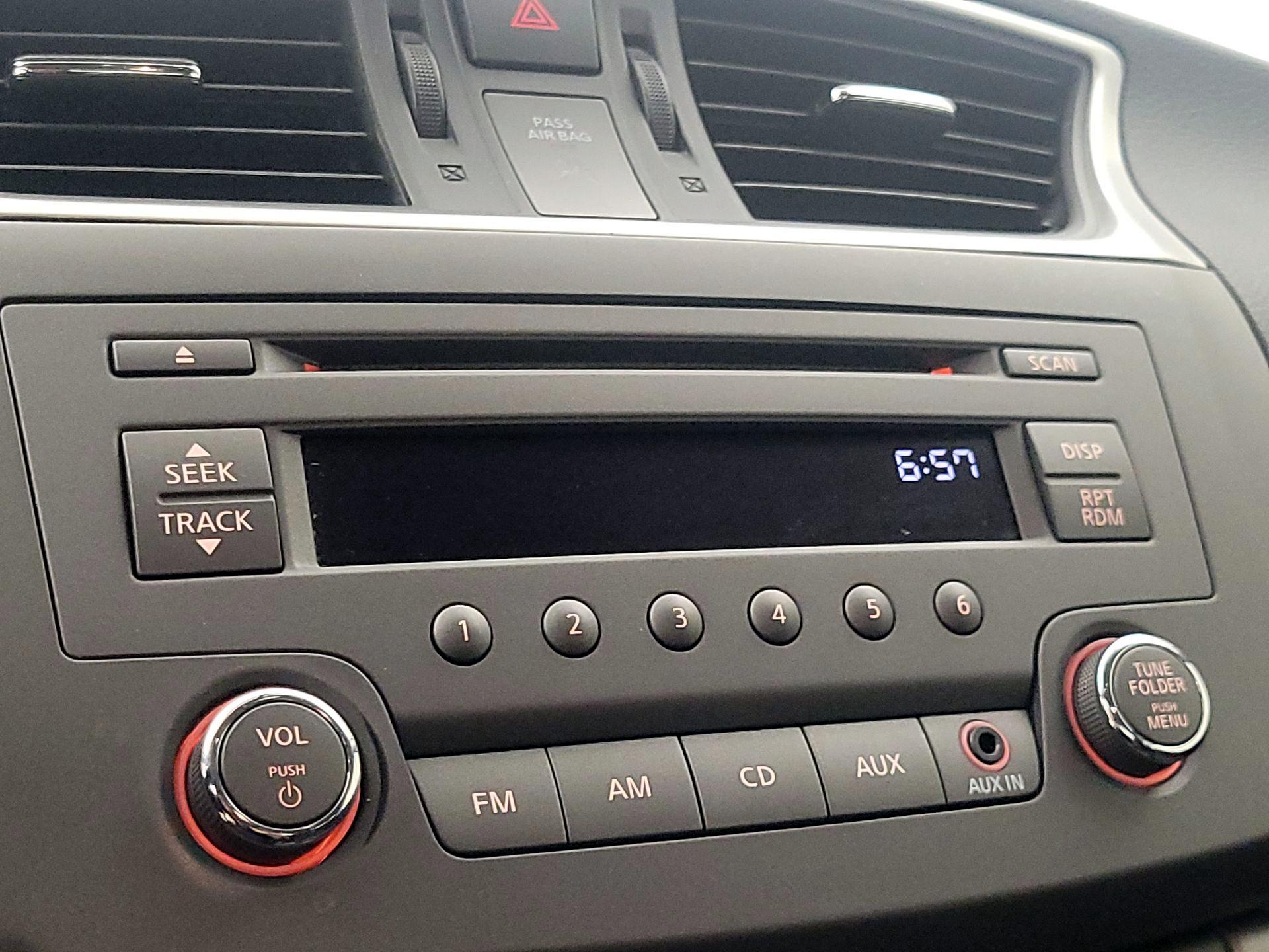 Thumbnail: 2014 Nissan Sentra - 14