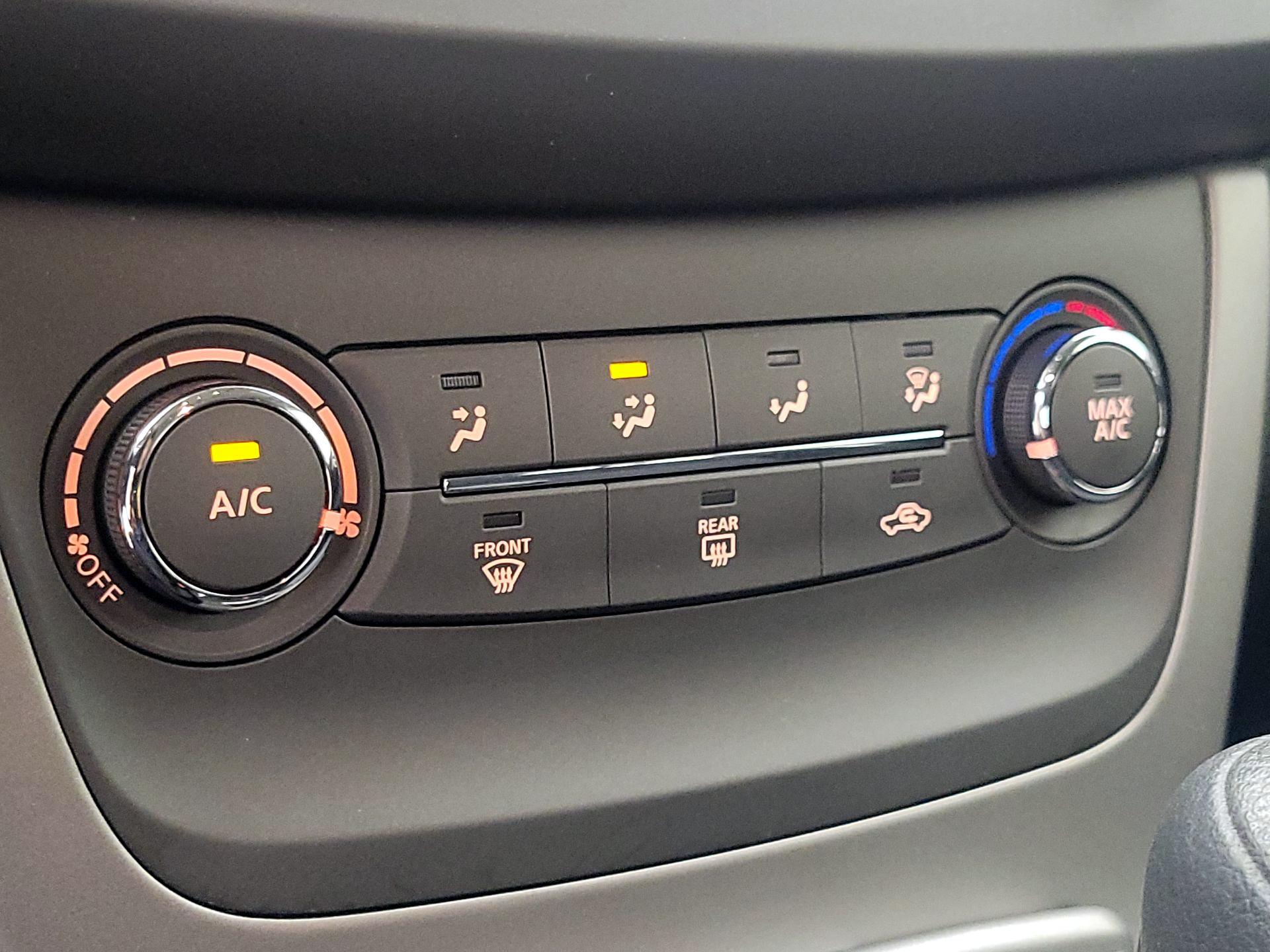 Thumbnail: 2014 Nissan Sentra - 15