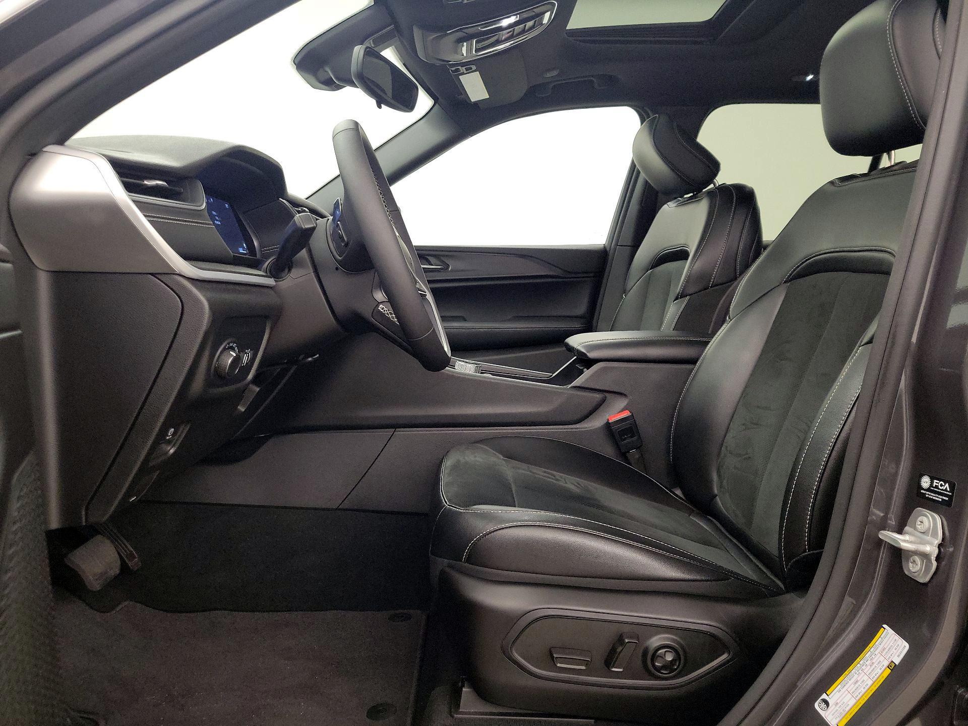 Thumbnail: 2024 Jeep Grand Cherokee - 11