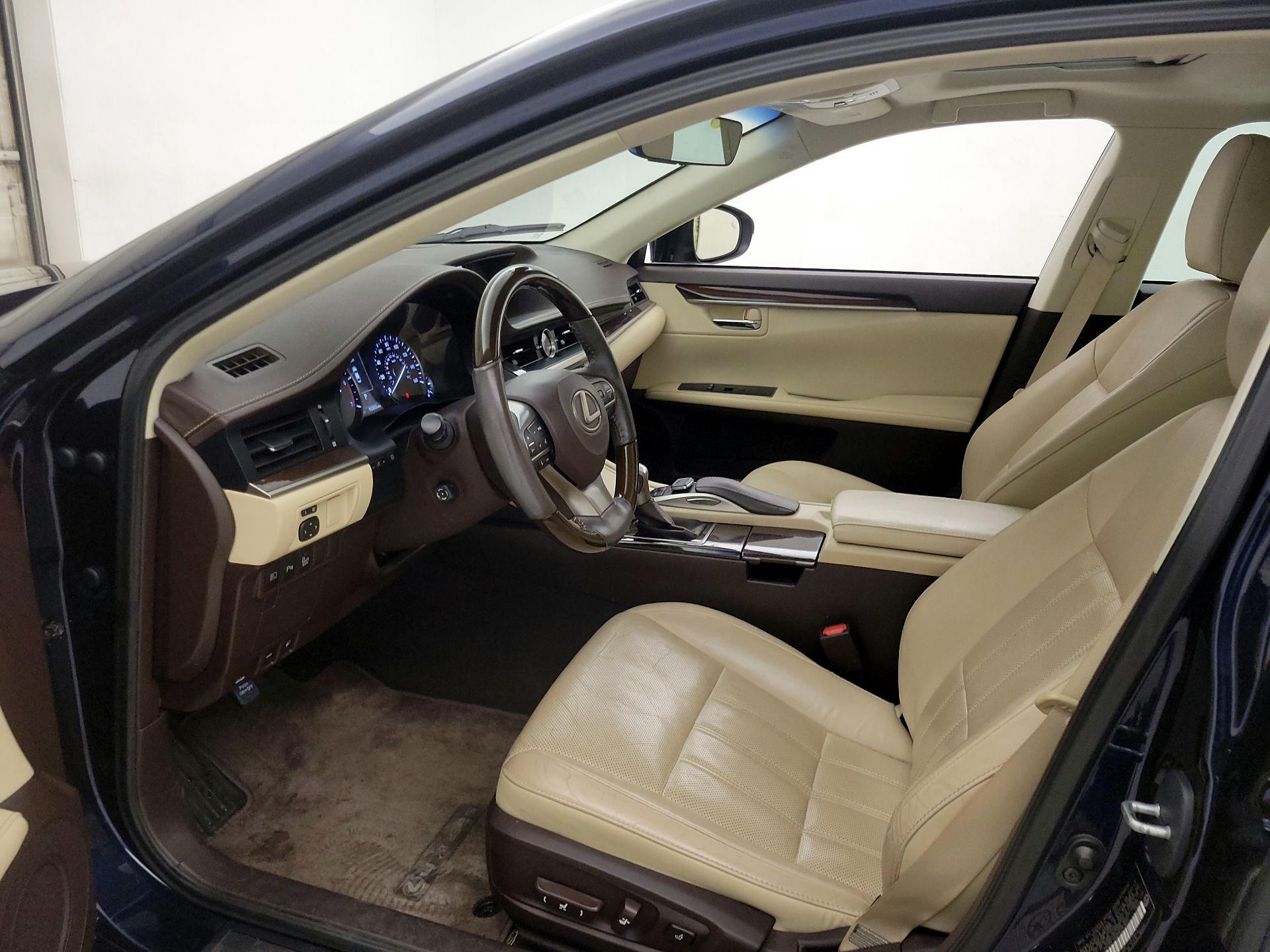 Thumbnail: 2017 Lexus ES - 11