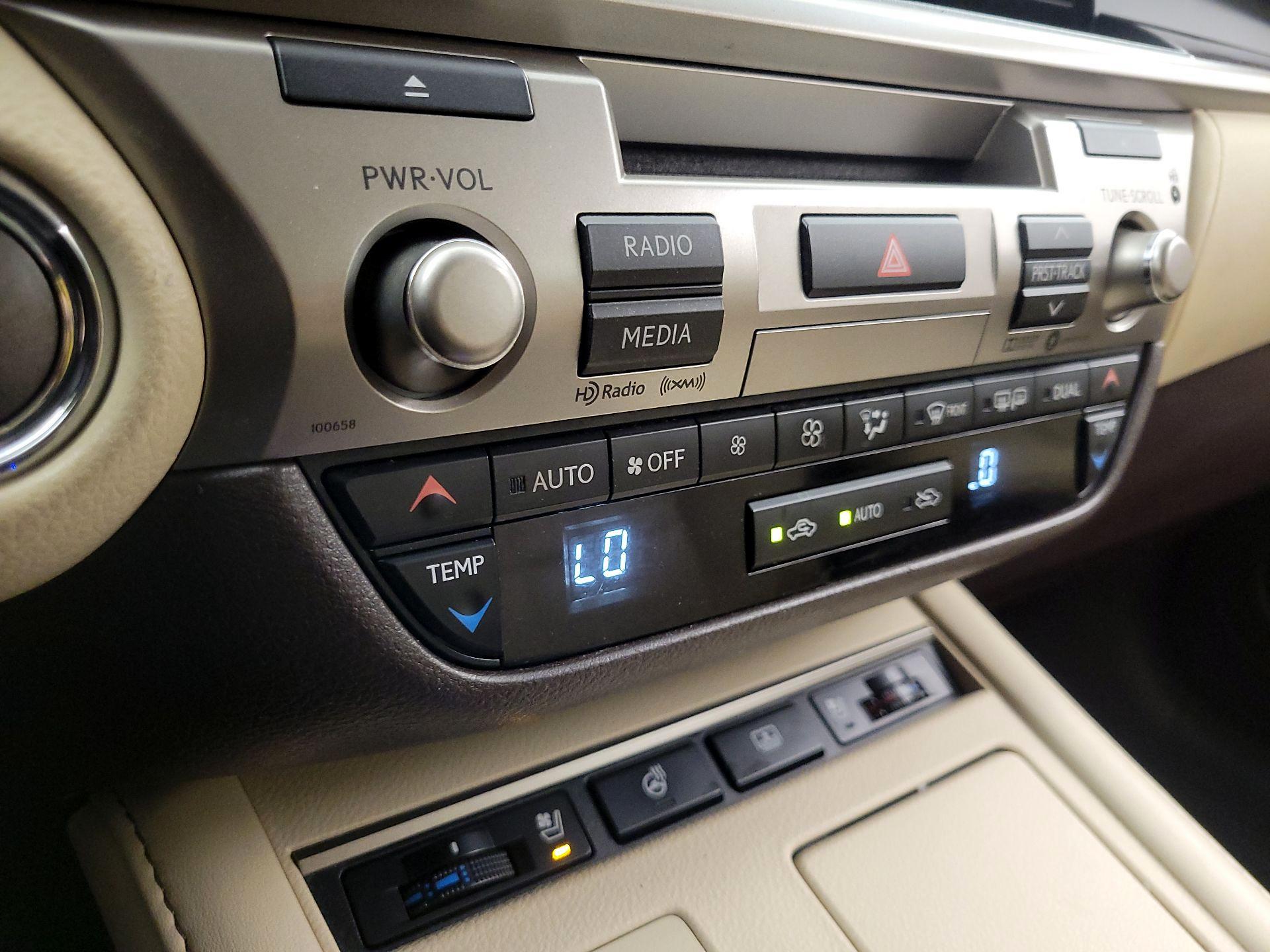Thumbnail: 2017 Lexus ES - 17