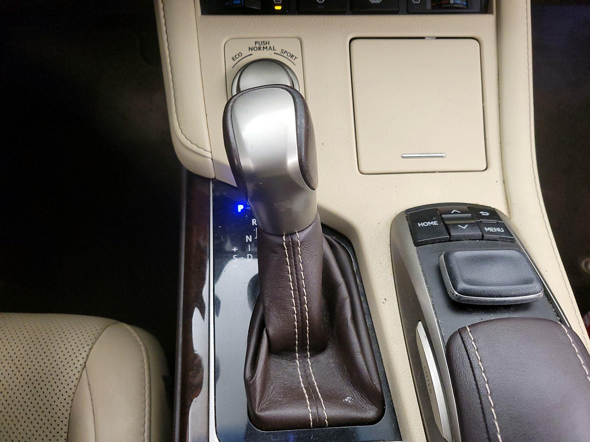 Thumbnail: 2017 Lexus ES - 18