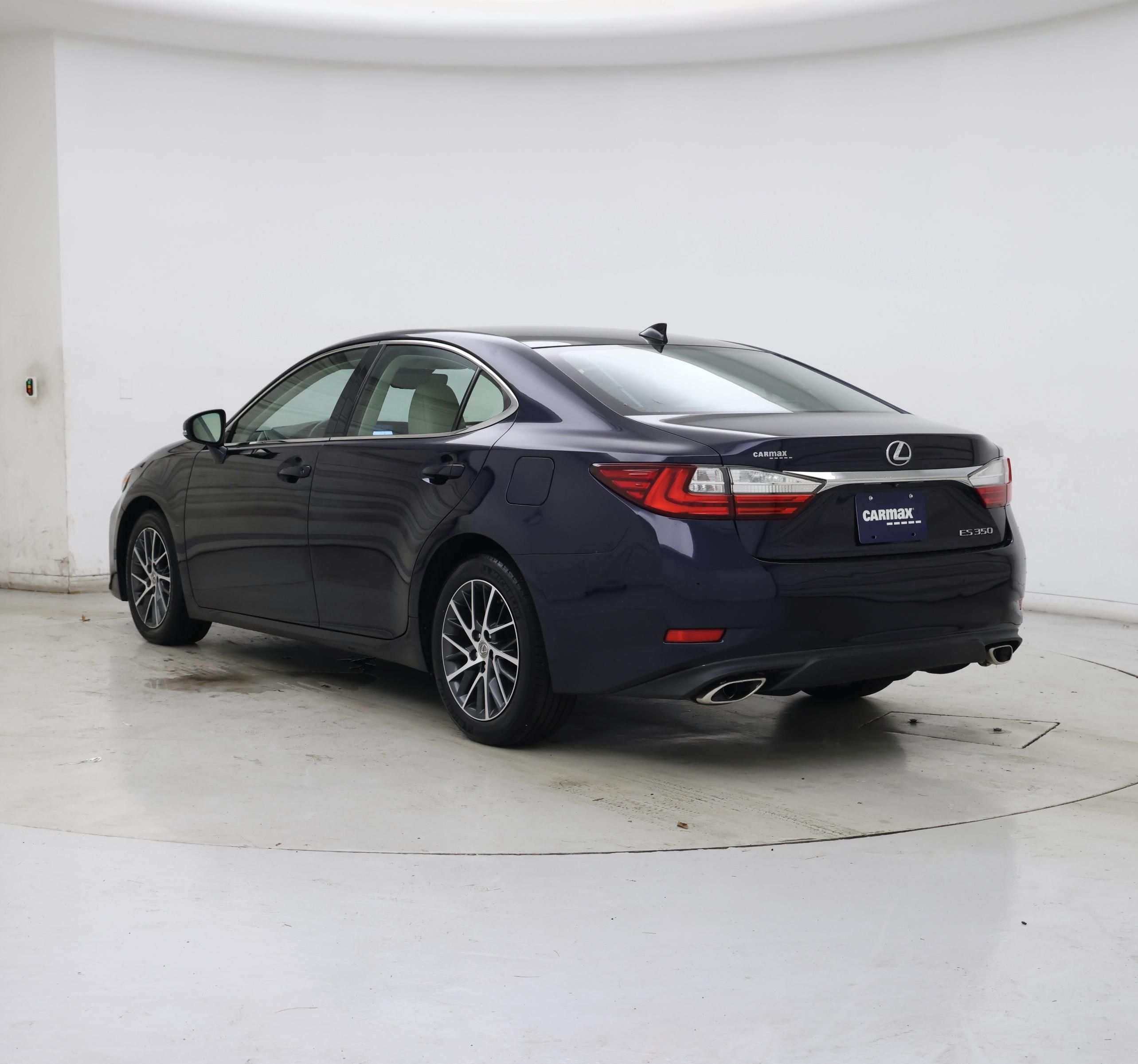 Thumbnail: 2017 Lexus ES - 2