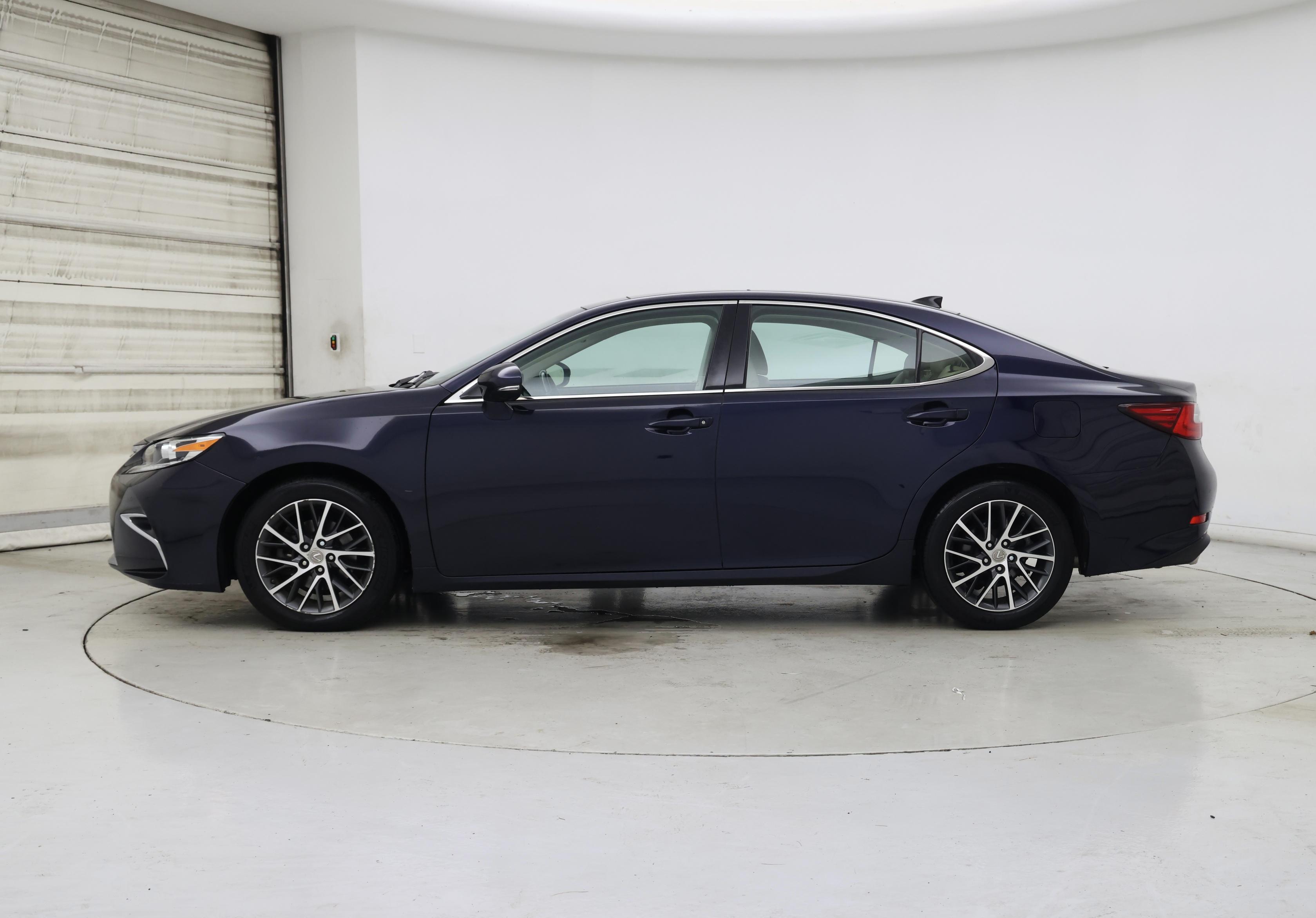 Thumbnail: 2017 Lexus ES - 3