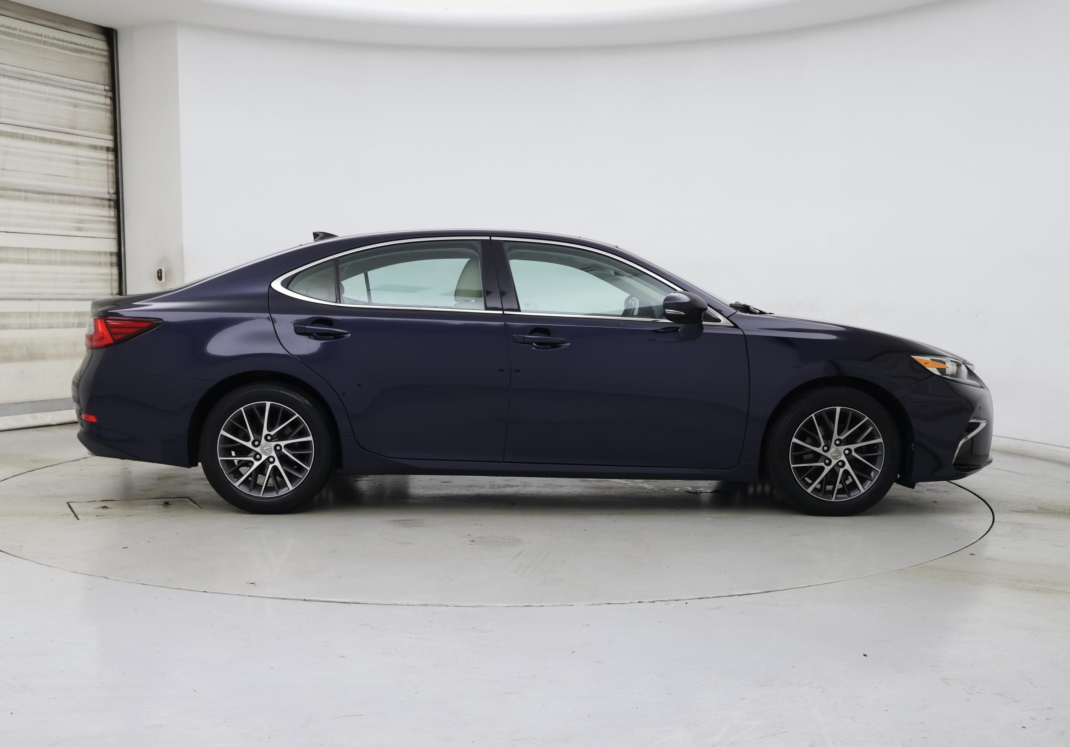 Thumbnail: 2017 Lexus ES - 7