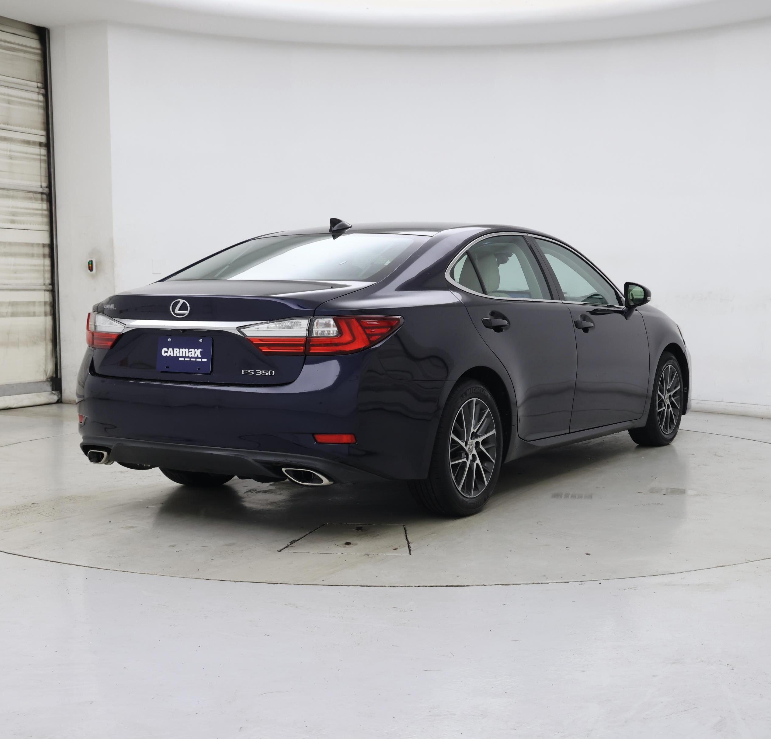 Thumbnail: 2017 Lexus ES - 8