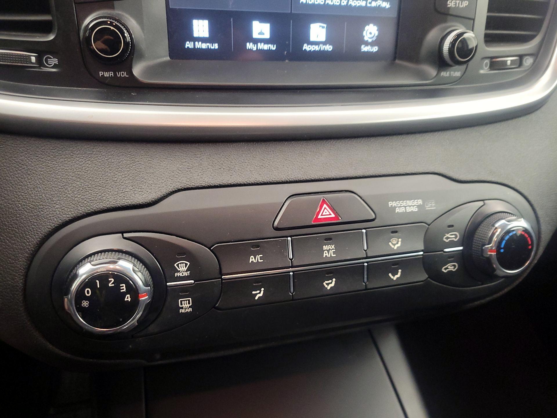Thumbnail: 2019 Kia Sorento - 16