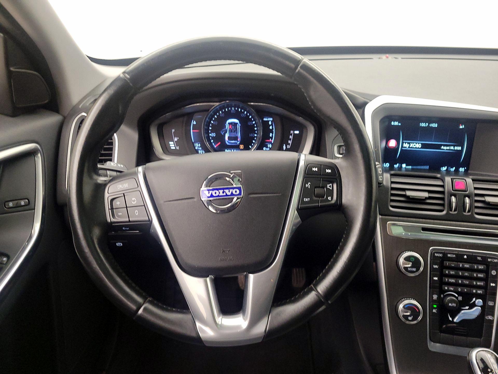 Thumbnail: 2015 Volvo XC60 - 10