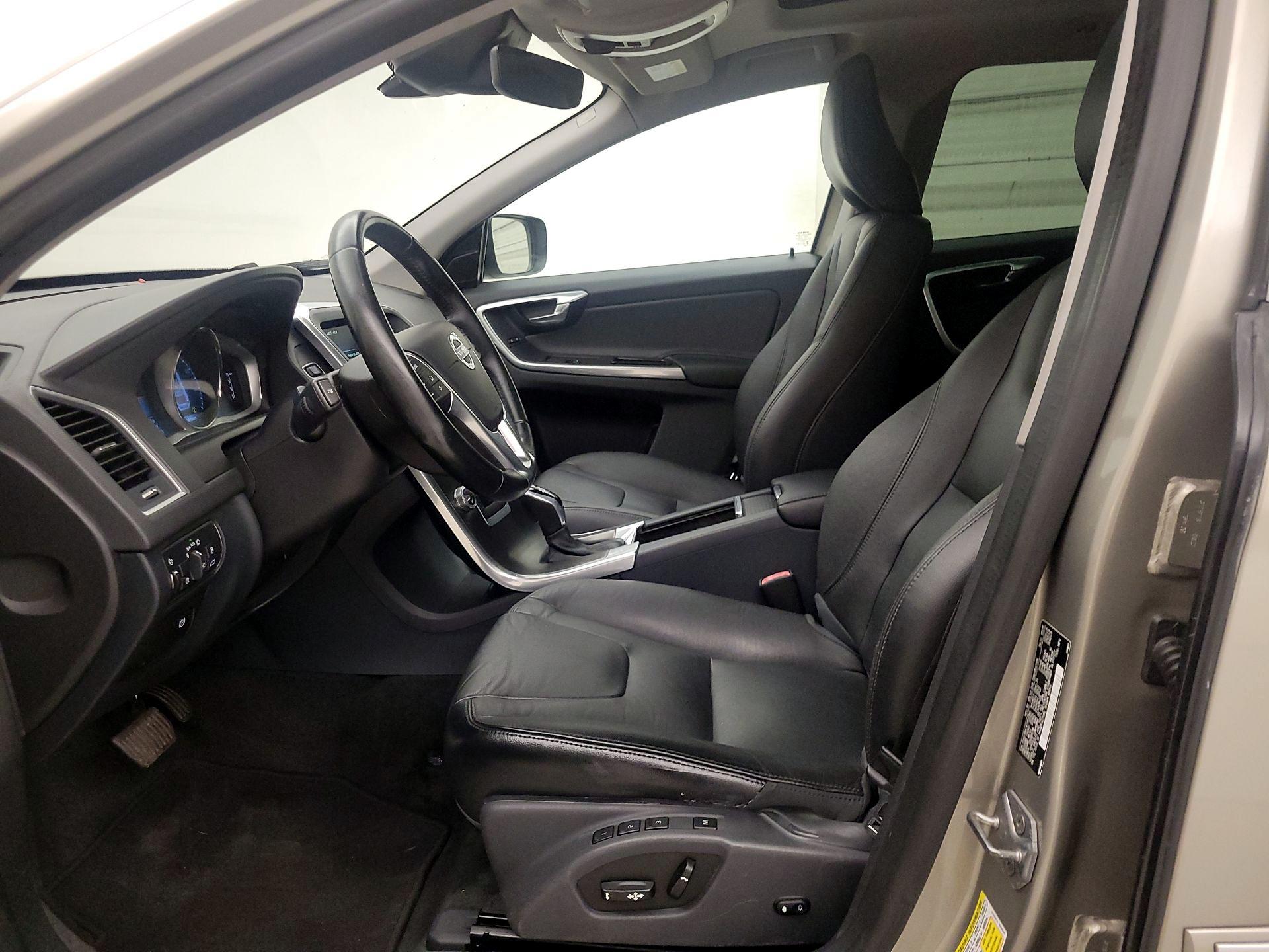 Thumbnail: 2015 Volvo XC60 - 11