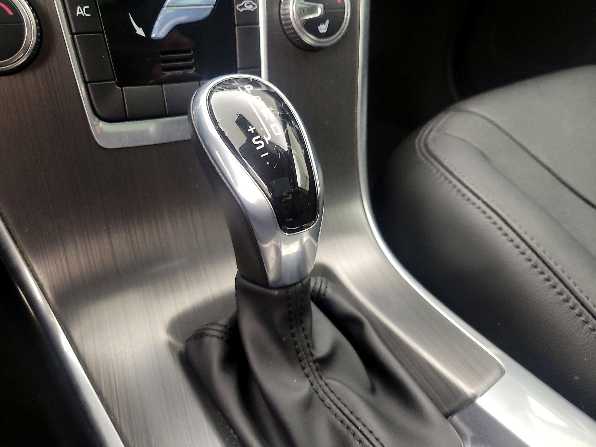 Thumbnail: 2015 Volvo XC60 - 16