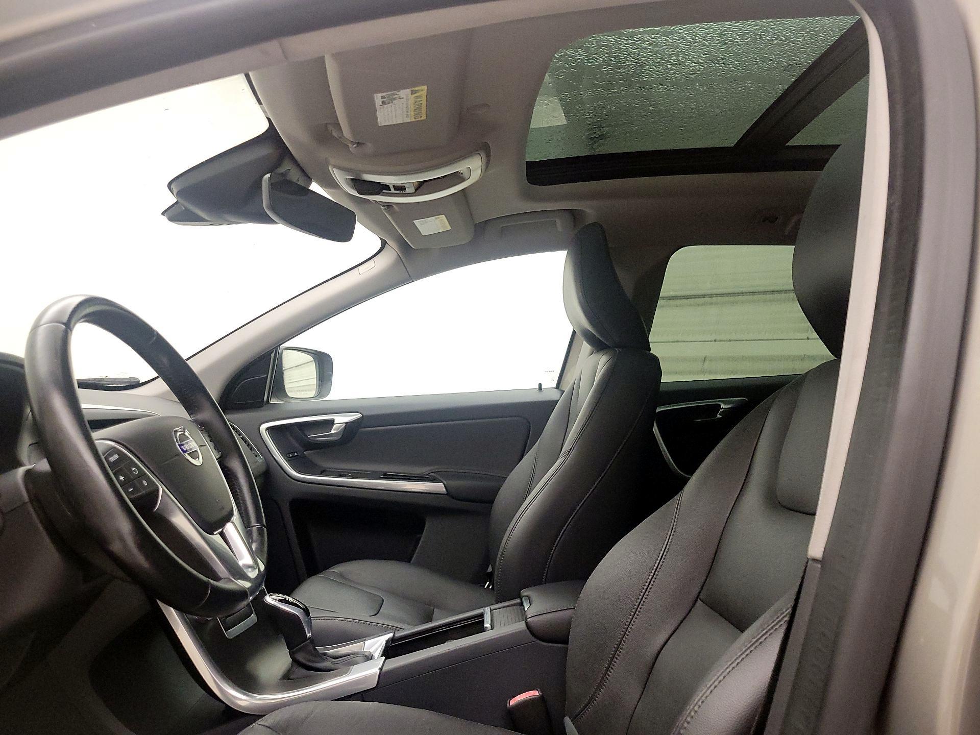 Thumbnail: 2015 Volvo XC60 - 18