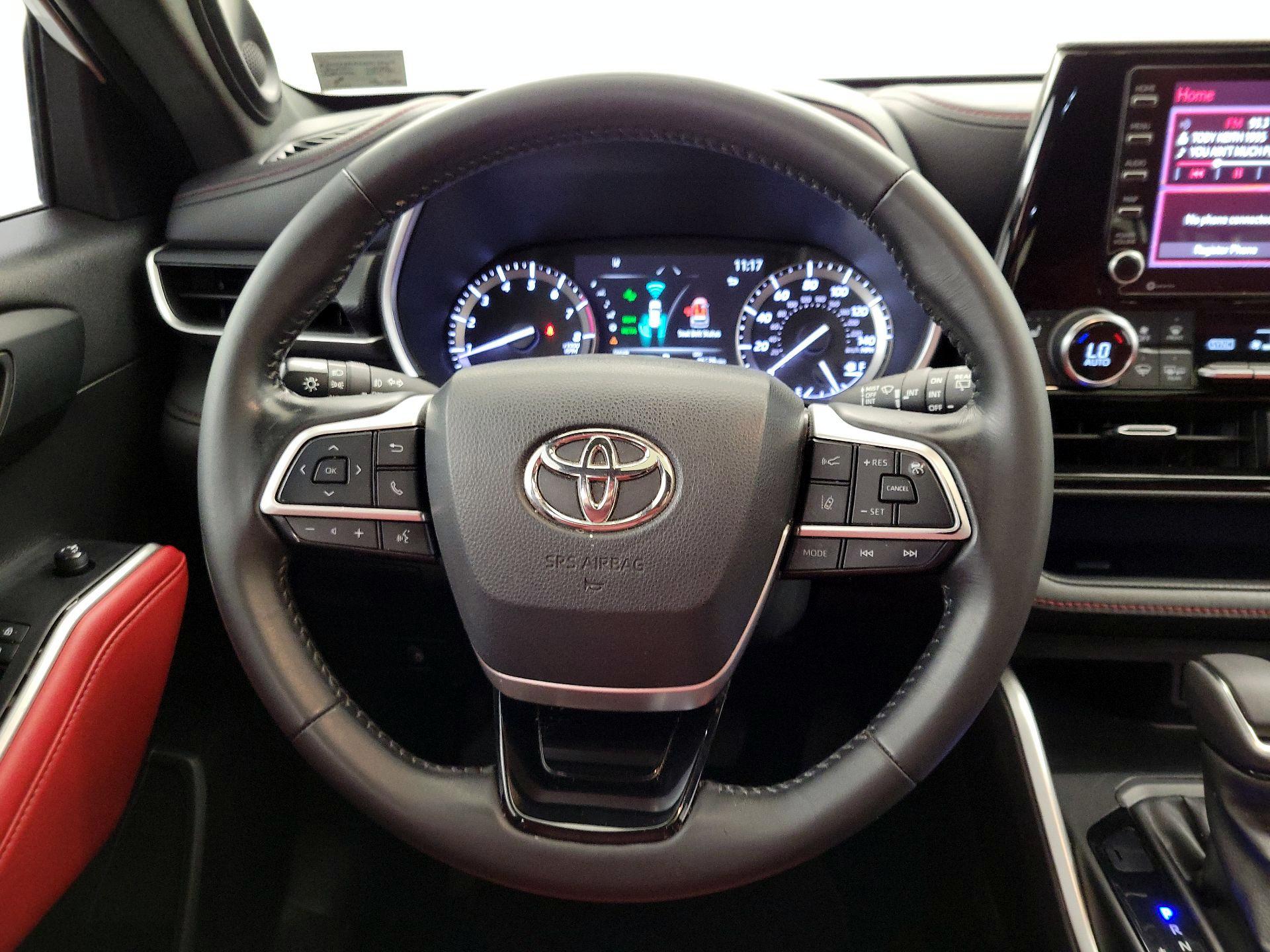 Thumbnail: 2022 Toyota Highlander - 10