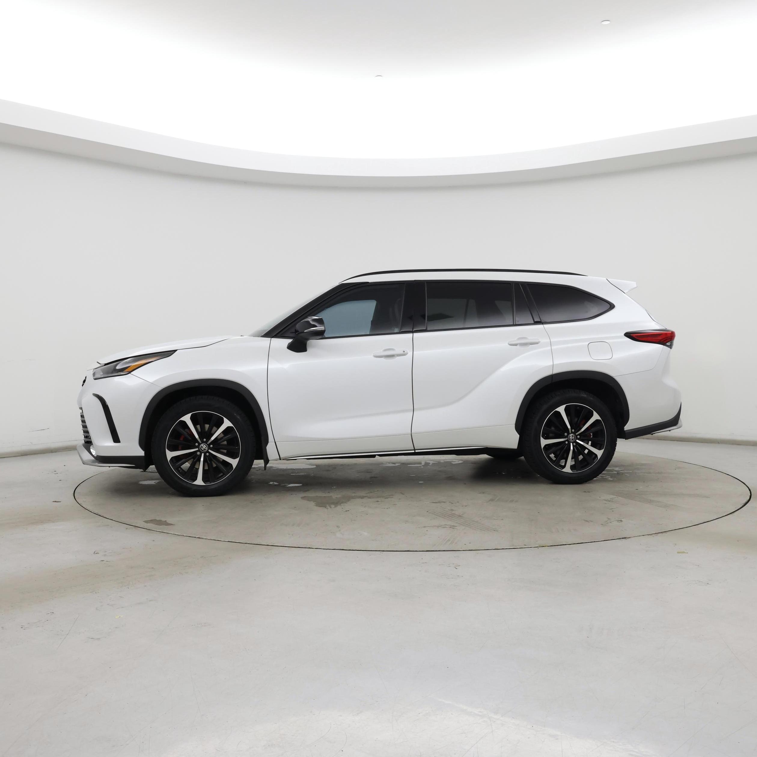 Thumbnail: 2022 Toyota Highlander - 3