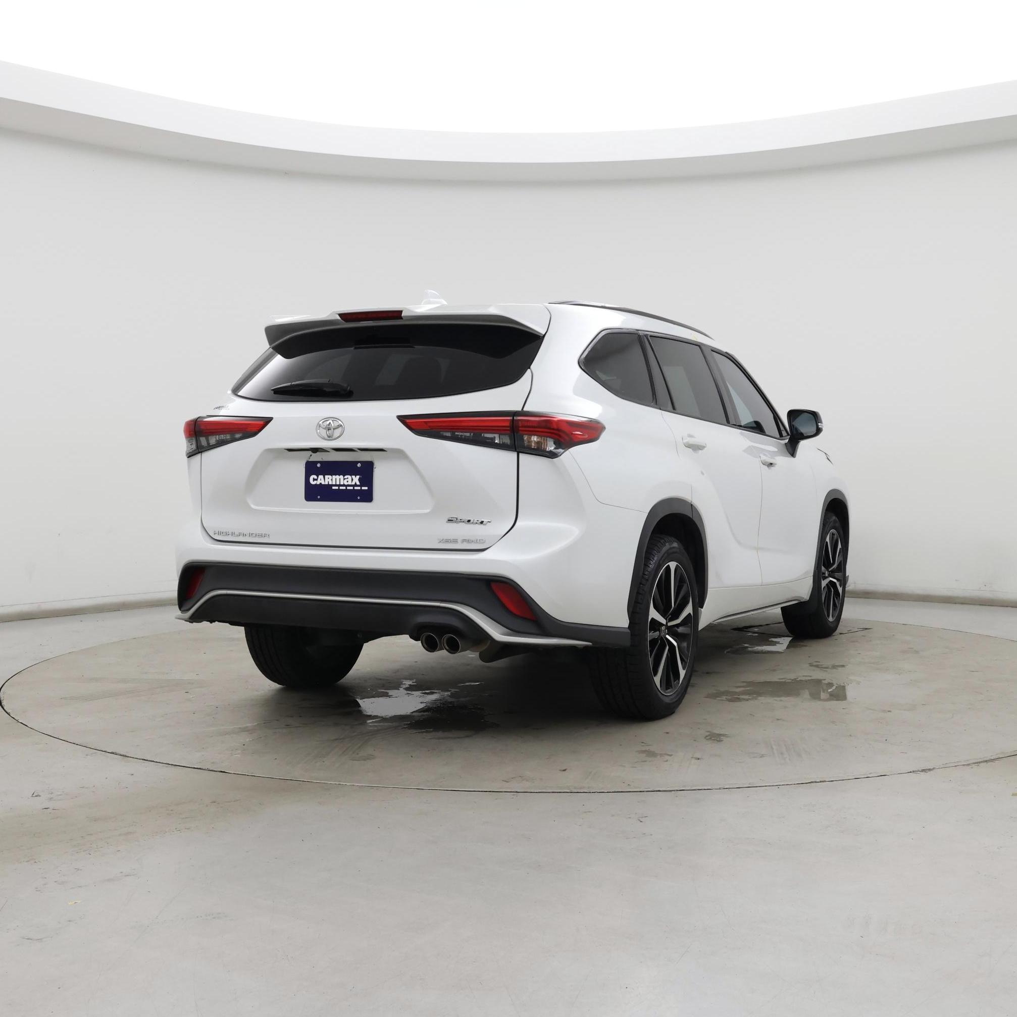 Thumbnail: 2022 Toyota Highlander - 8