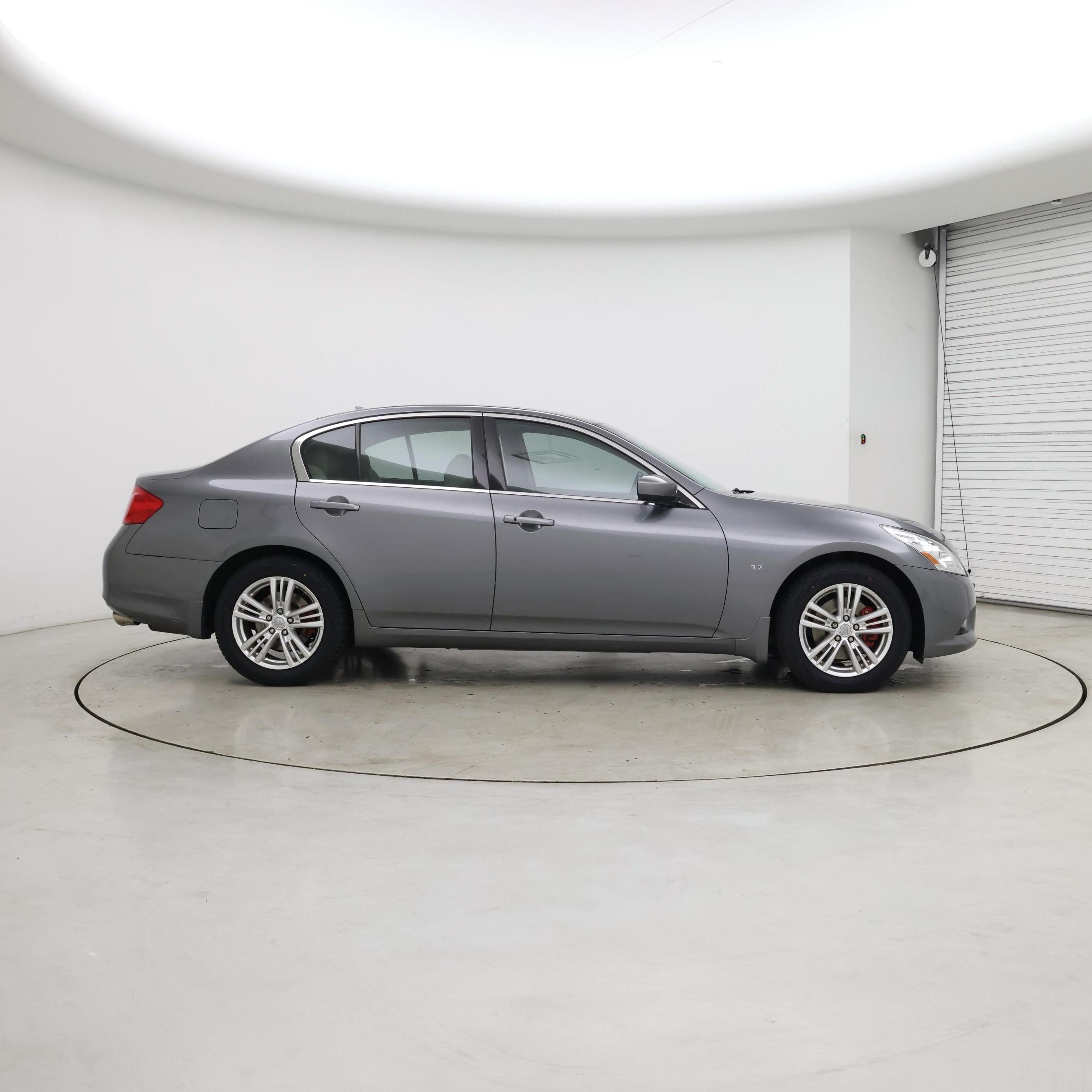 Thumbnail: 2015 INFINITI  - 7