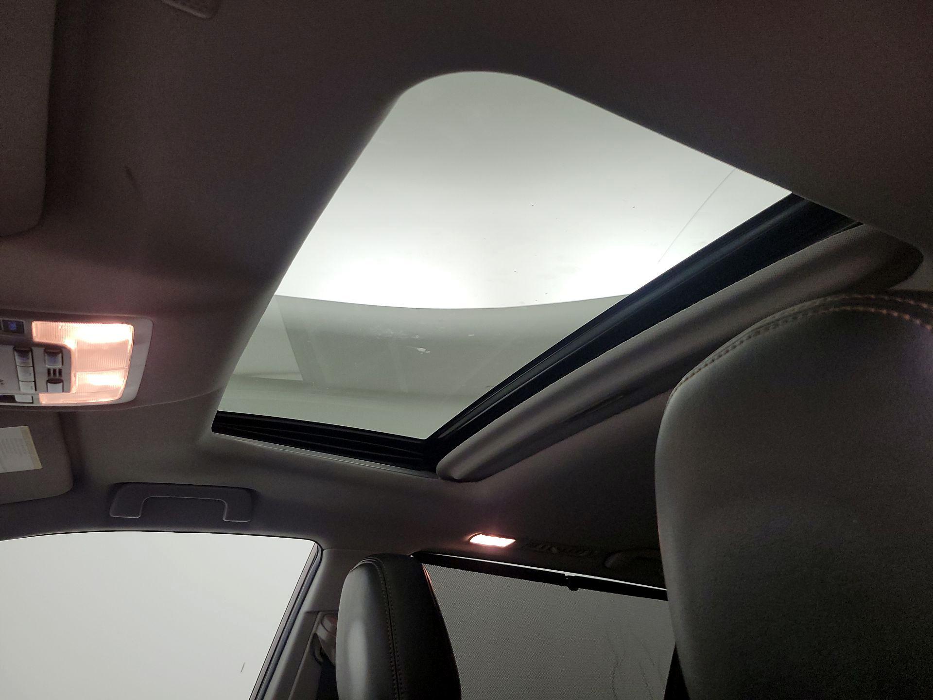 Thumbnail: 2019 Toyota Highlander - 19