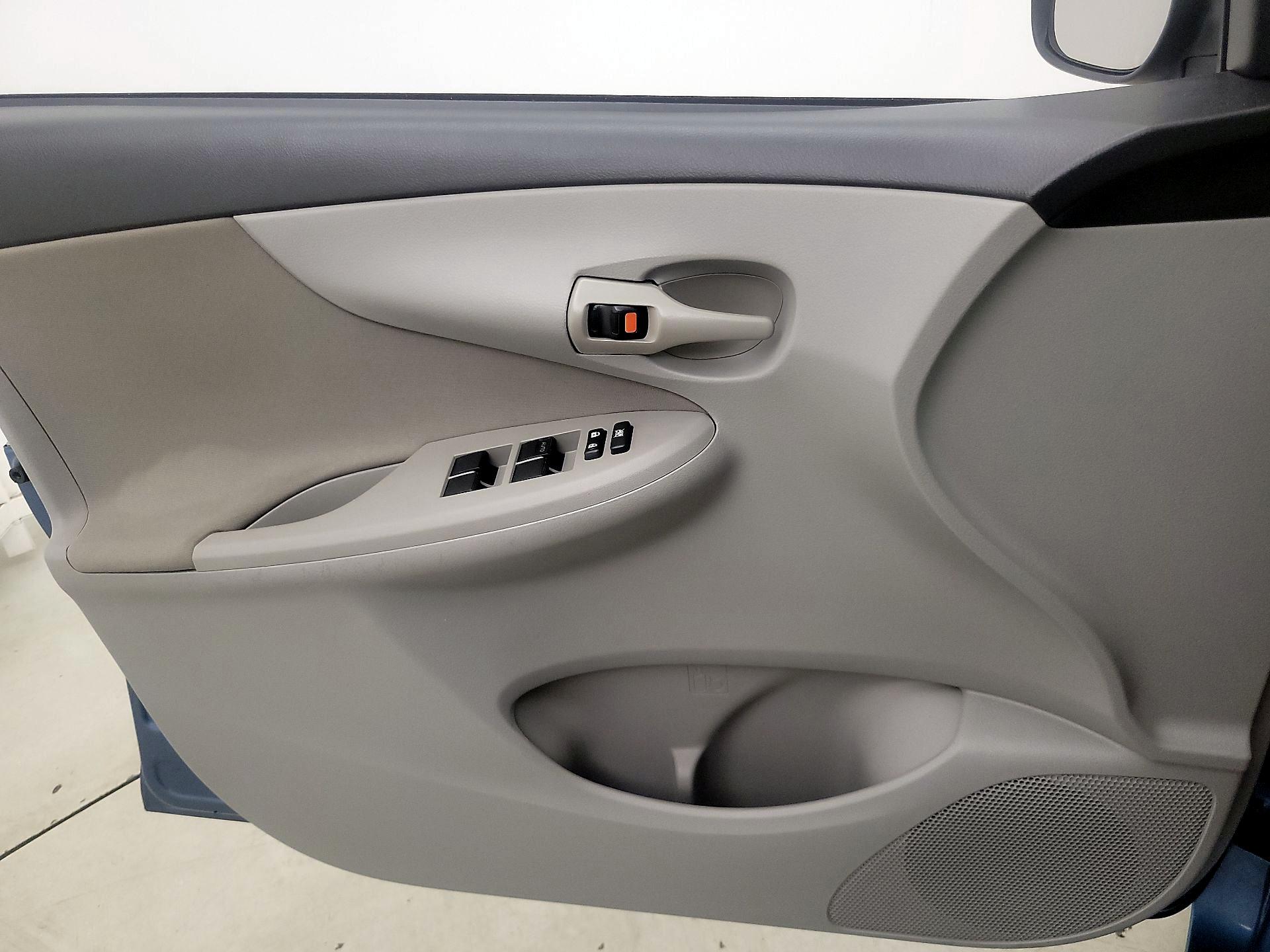 Thumbnail: 2013 Toyota Corolla - 12
